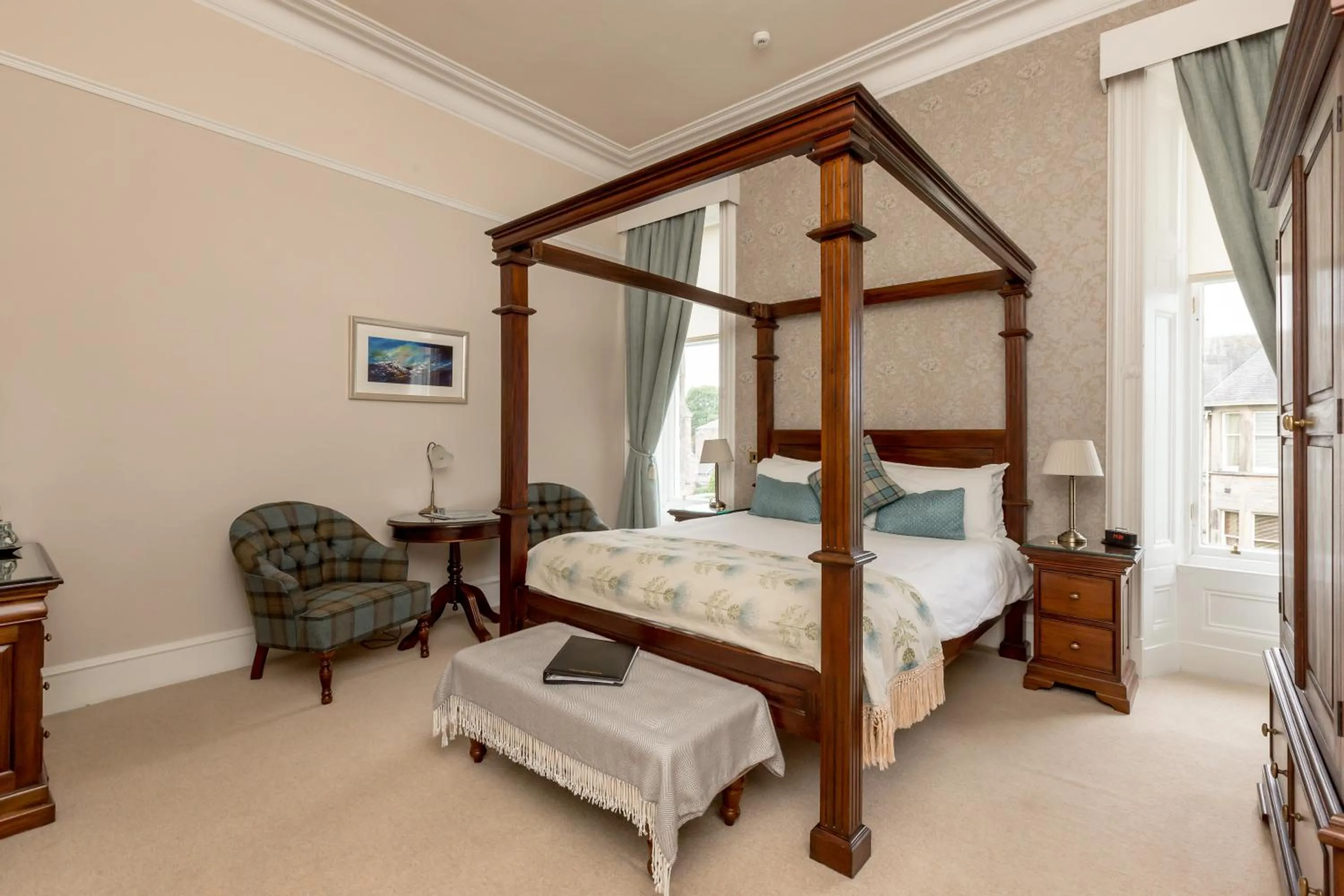 Bed in Victoria Square & The Orangery