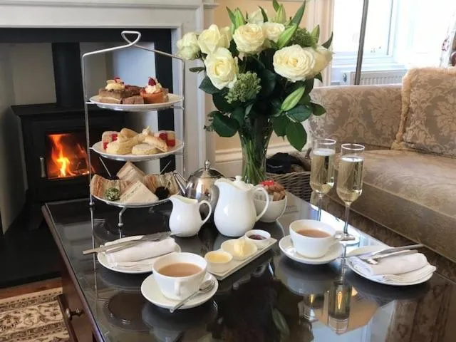 Meals in Victoria Square & The Orangery