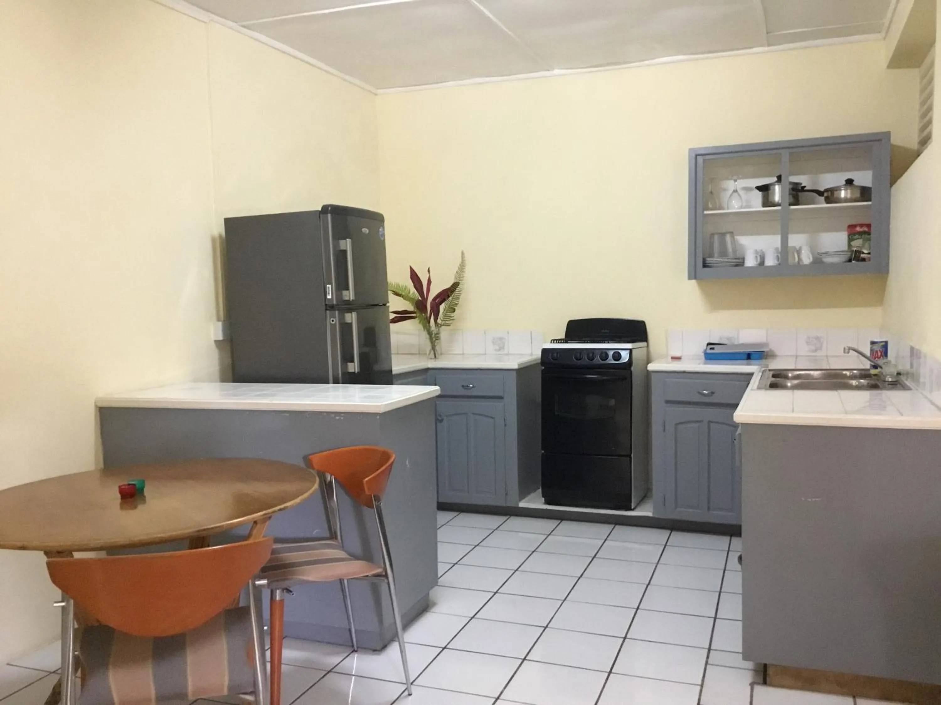 Kitchen or kitchenette in Harbour Vista Inn