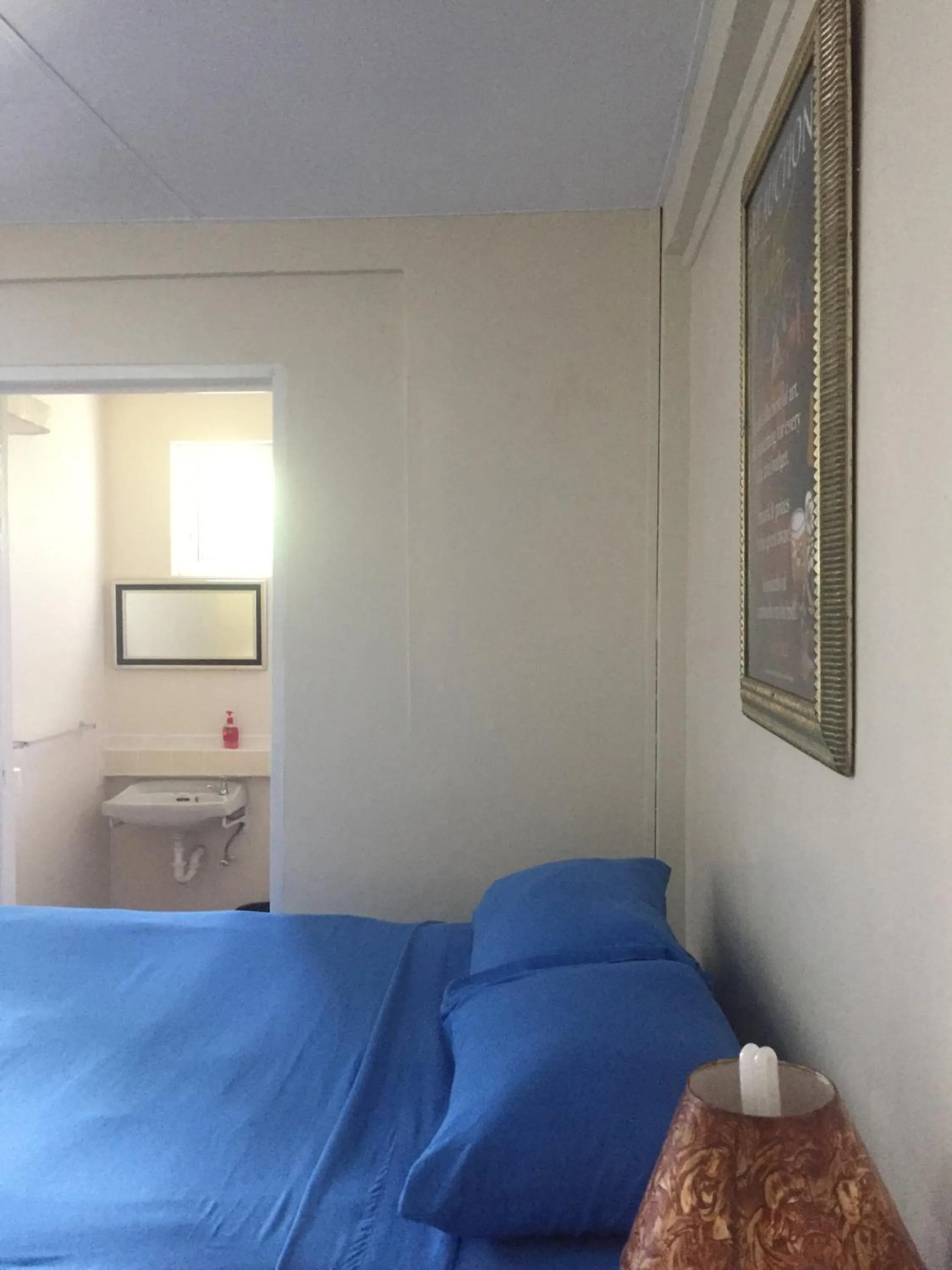 Photo of the whole room, Bed in Harbour Vista Inn