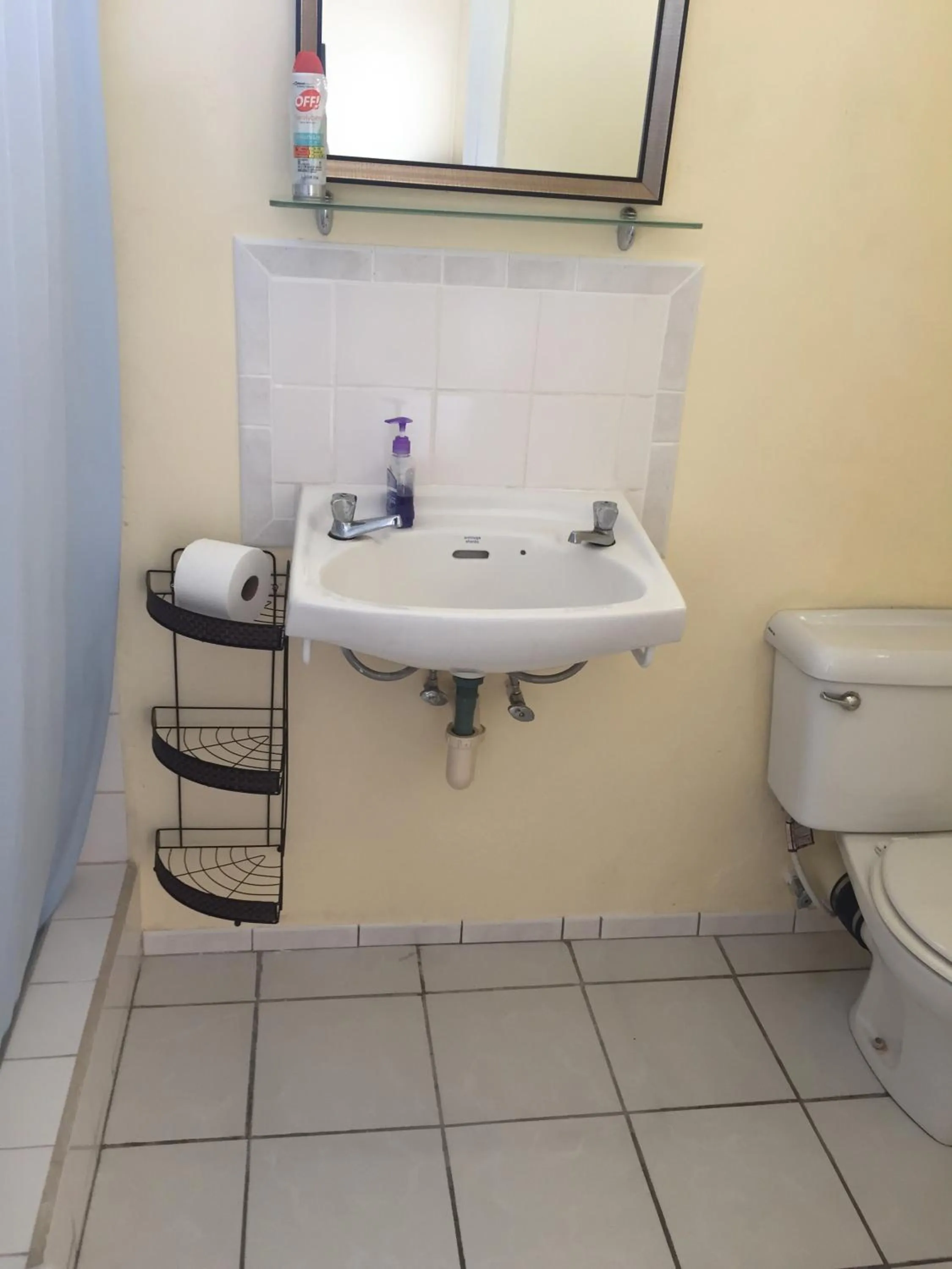 Bathroom in Harbour Vista Inn