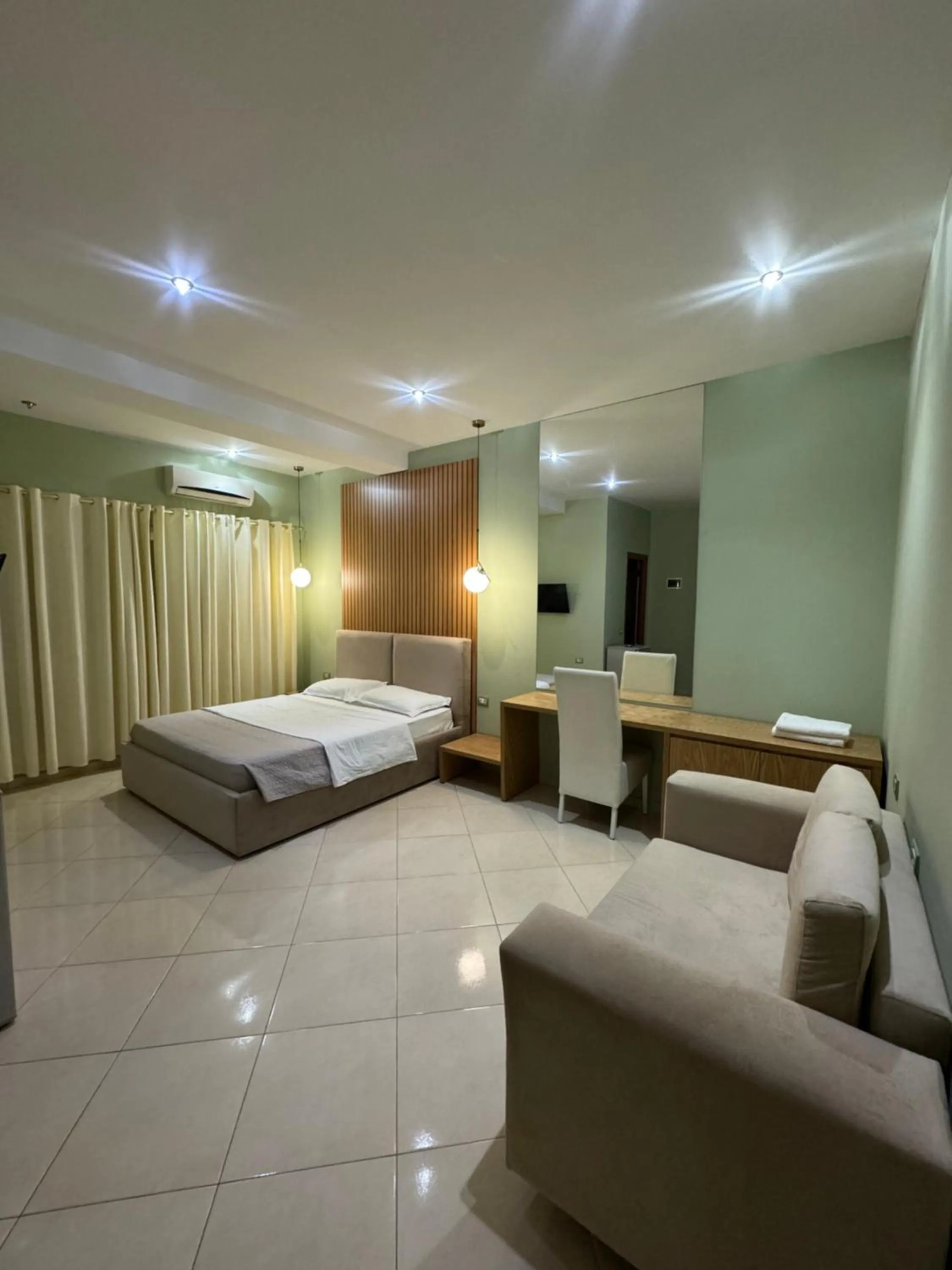 Bedroom, Bed in Hotel Kaloshi