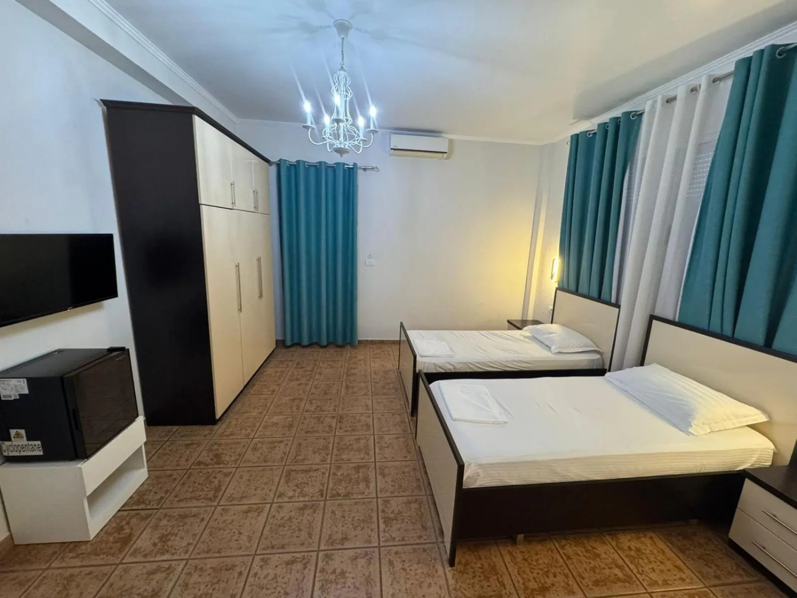 Bedroom, Bed in Hotel Kaloshi