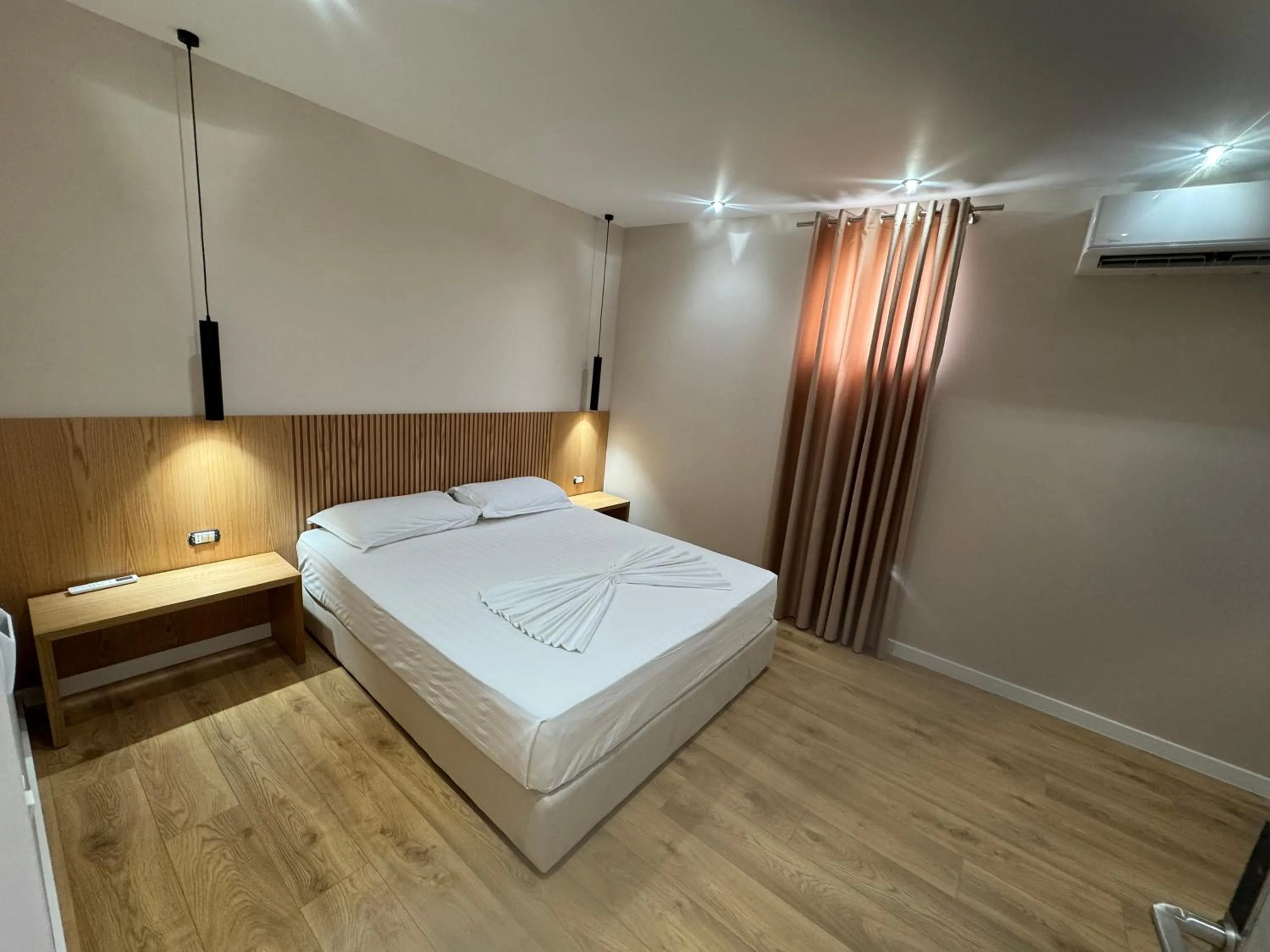 Bedroom, Bed in Hotel Kaloshi