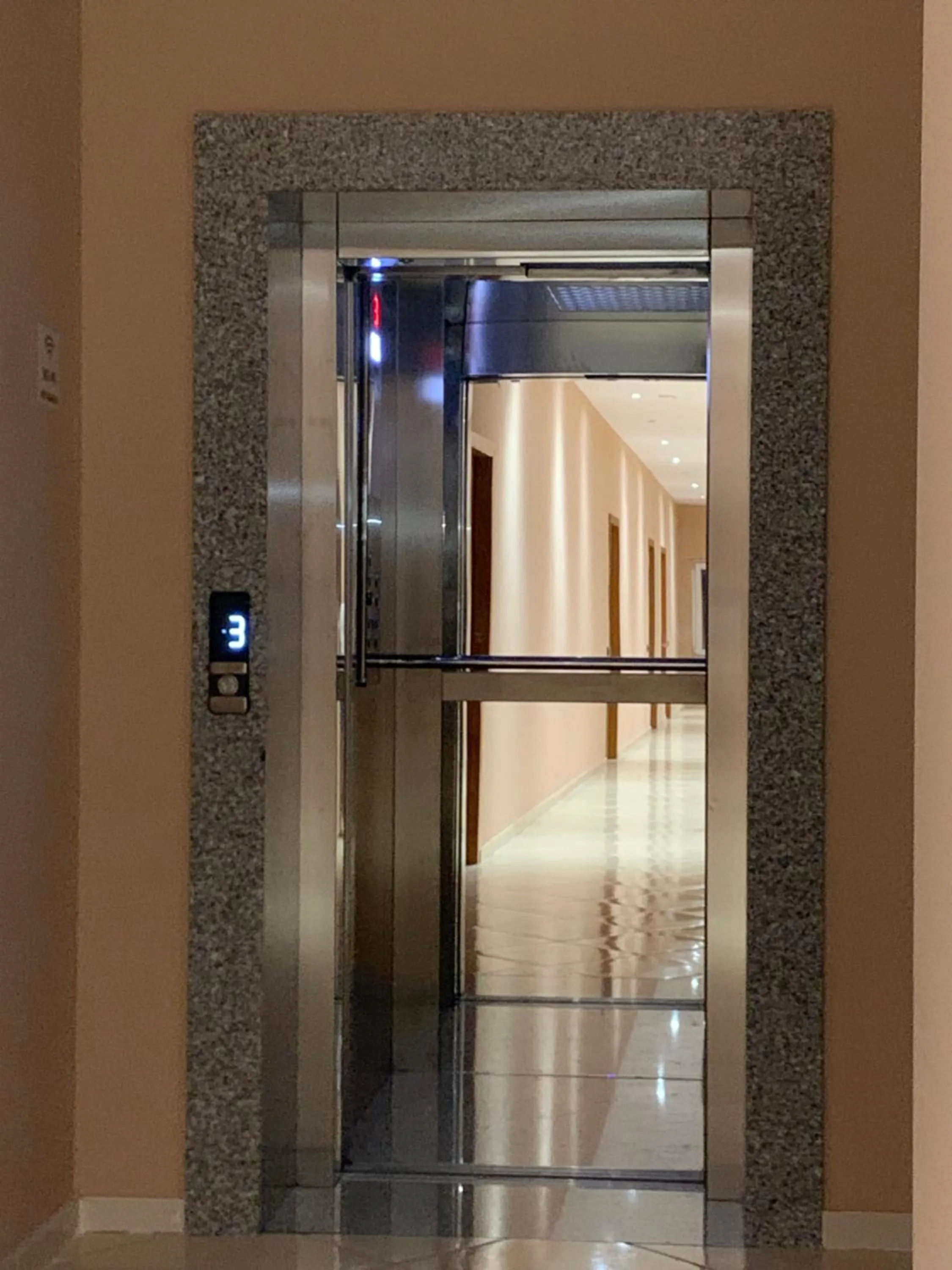 elevator in Hotel Kaloshi