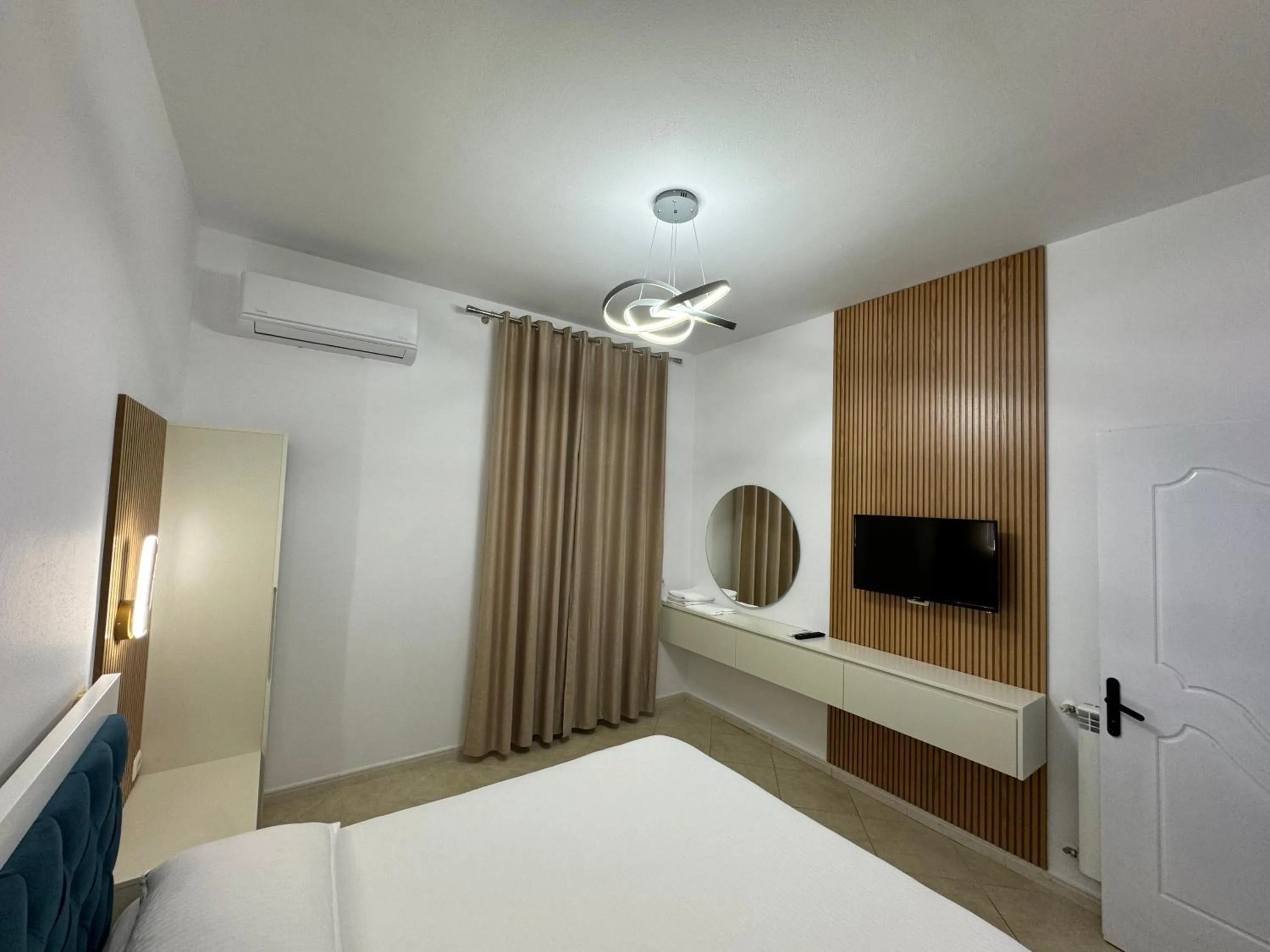 Bedroom, Bed in Hotel Kaloshi