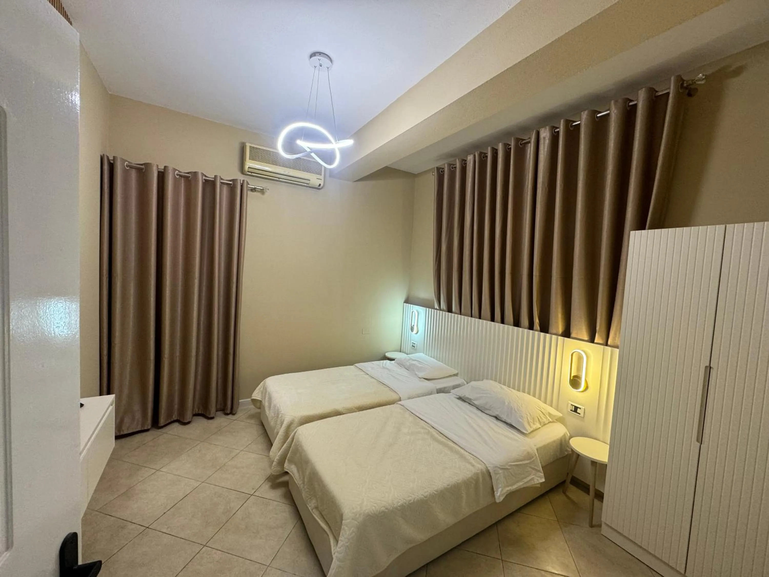 Bedroom, Bed in Hotel Kaloshi