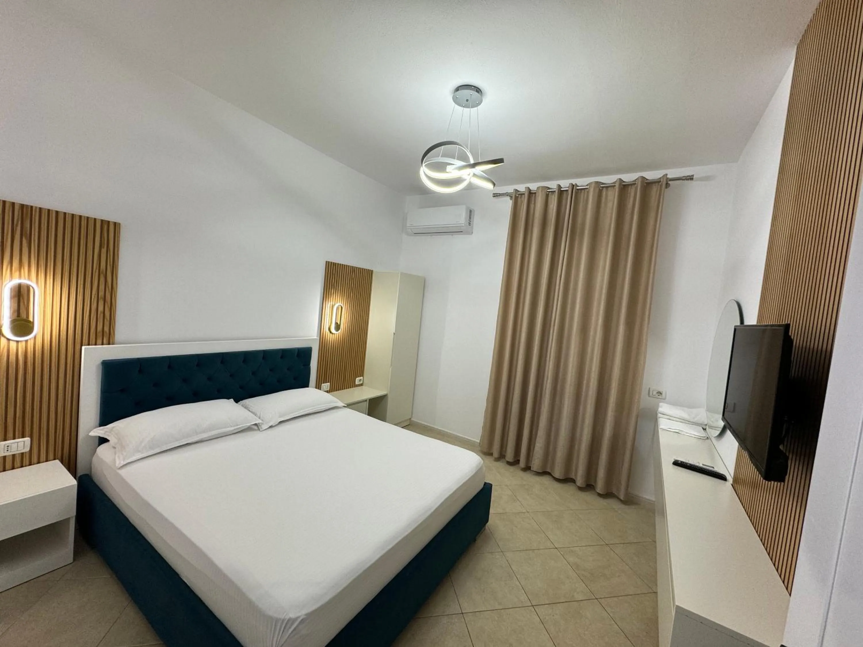 Bedroom, Bed in Hotel Kaloshi