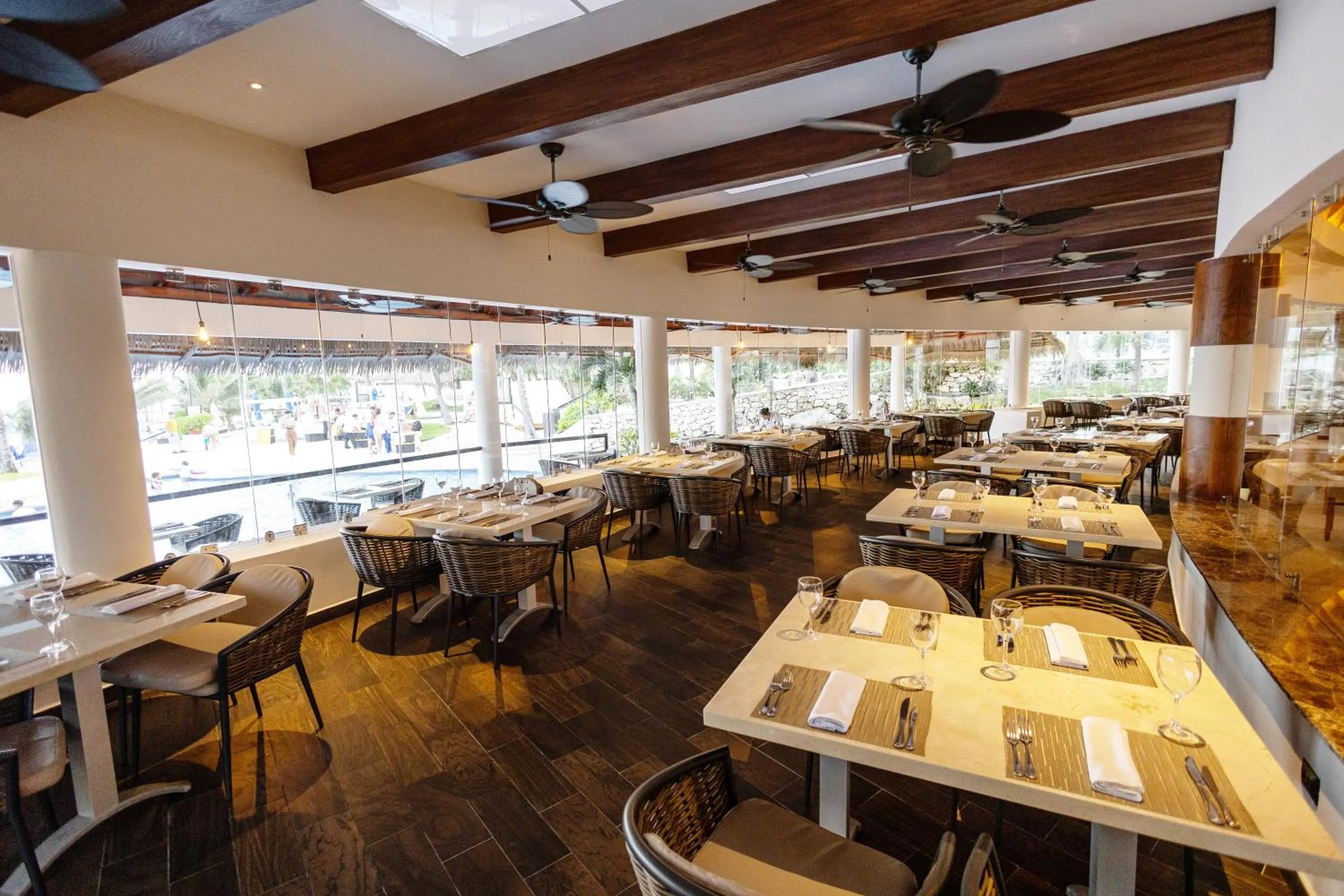 Restaurant/places to eat in The Reef Playacar Beach Resort & Spa-Optional All Inclusive