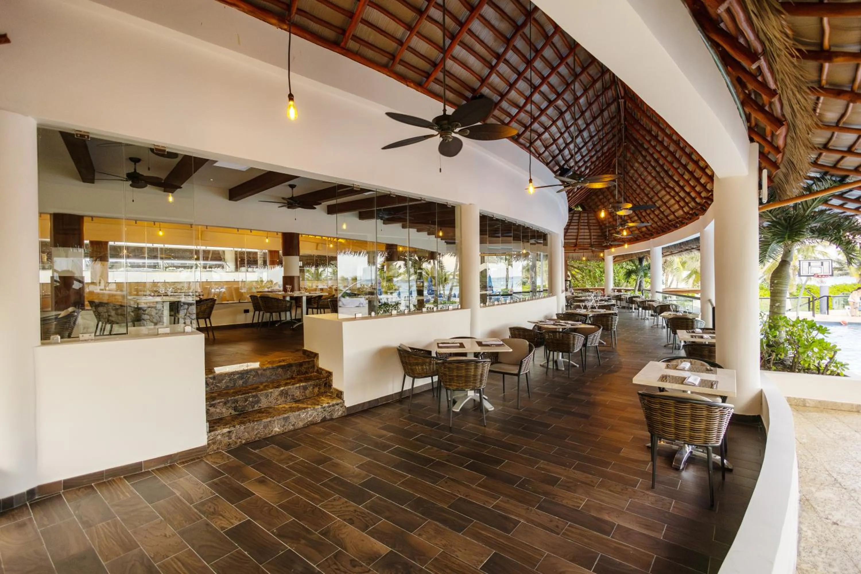 Restaurant/places to eat in The Reef Playacar Beach Resort & Spa-Optional All Inclusive