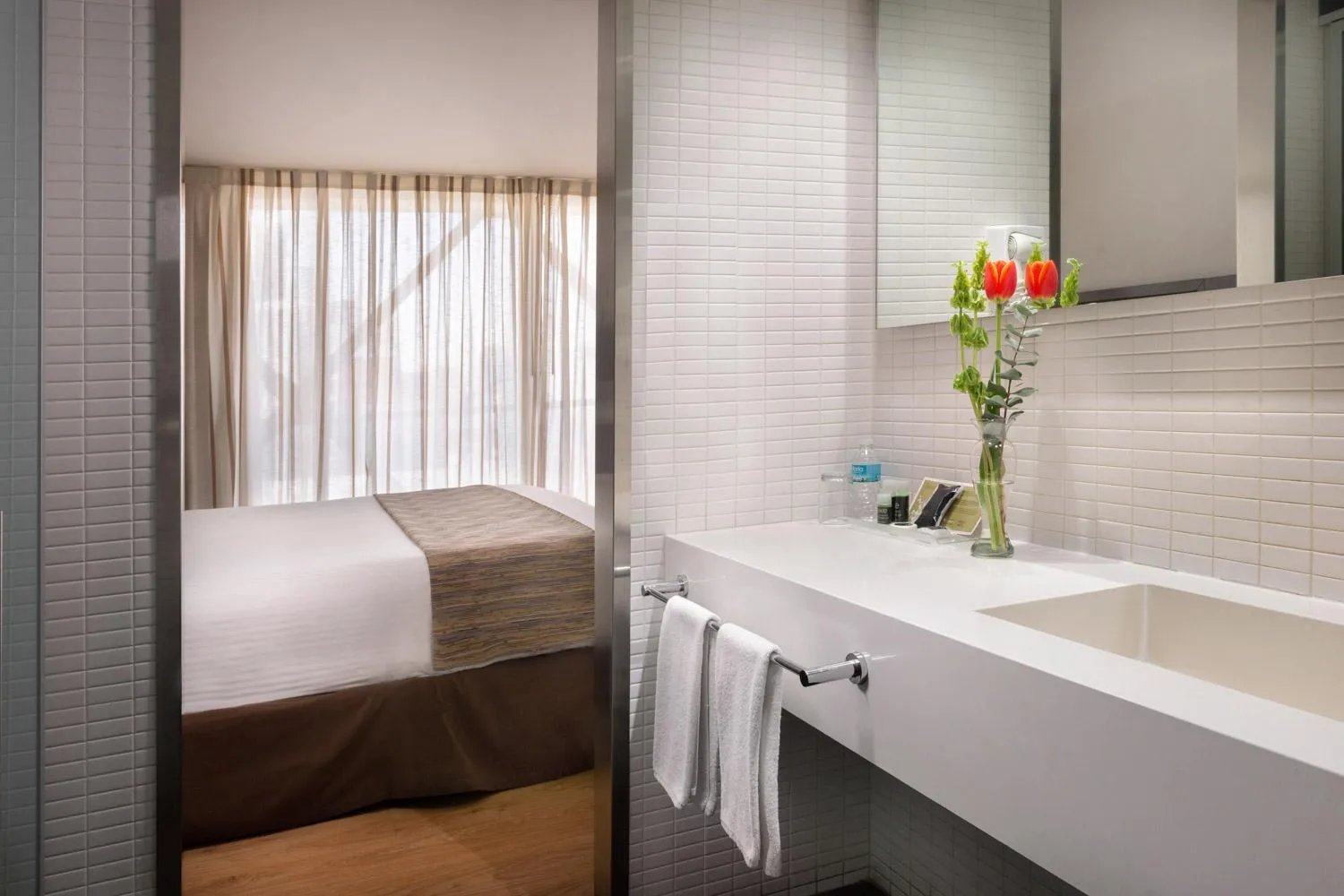 Bathroom, Bed in Exe Suites Reforma