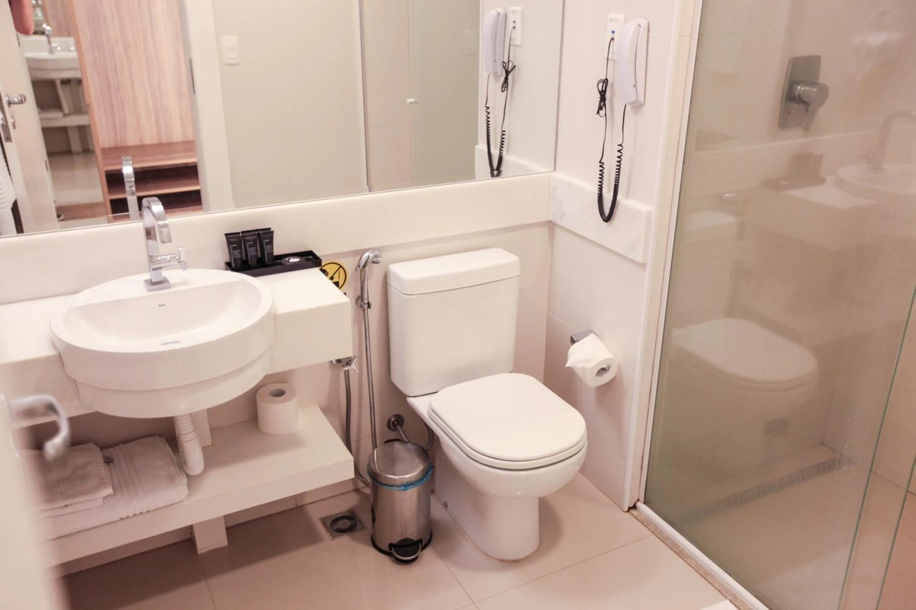 Bathroom in Delmond Hotel