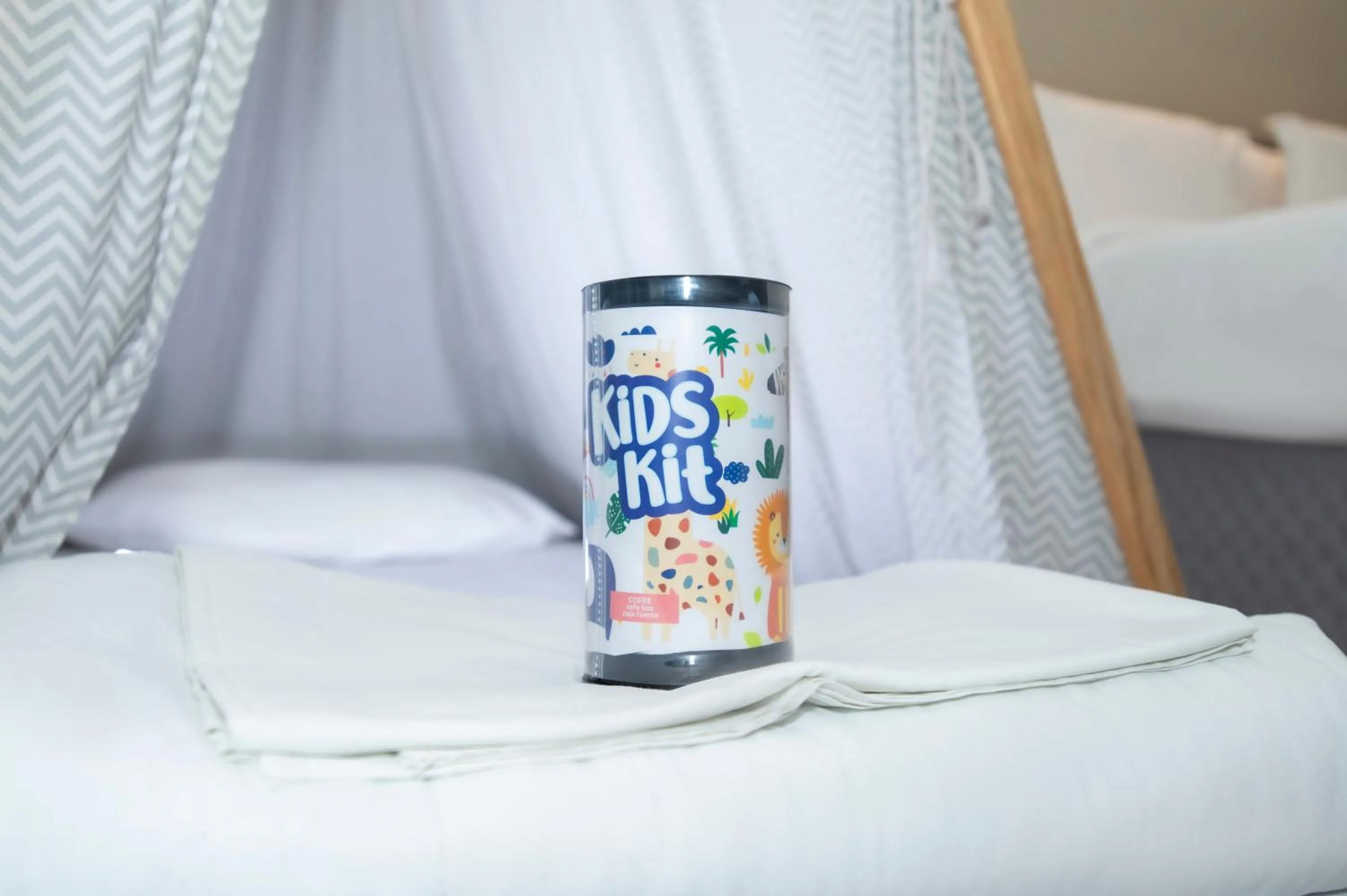 Bedroom, Bed in Delmond Hotel