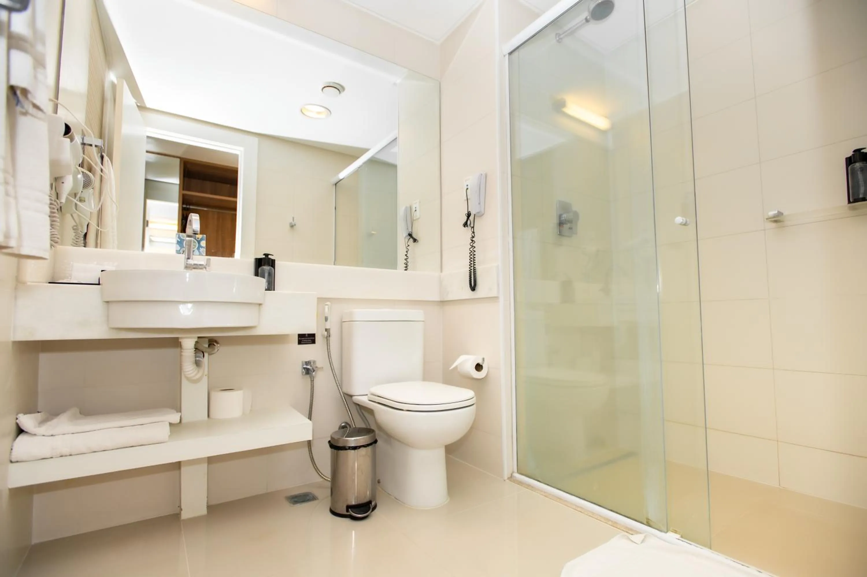 Bathroom in Delmond Hotel