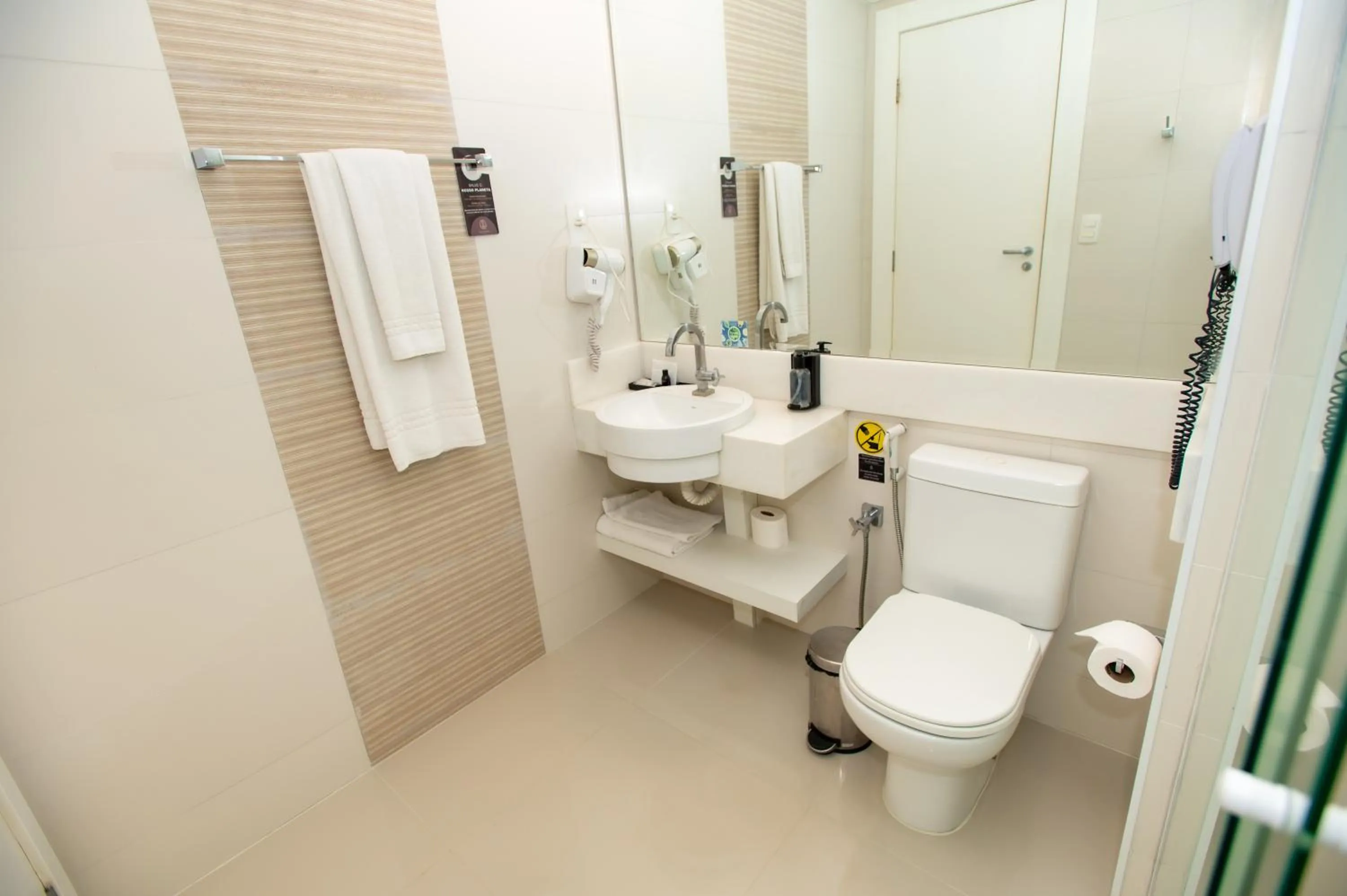 Bathroom in Delmond Hotel