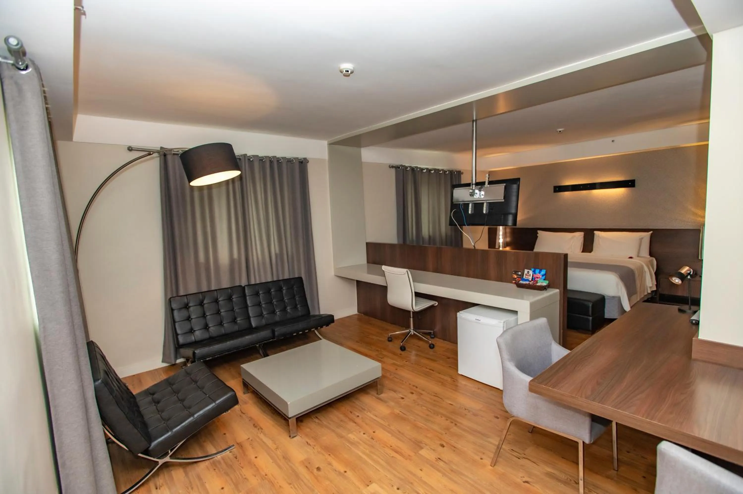 Living room in Delmond Hotel