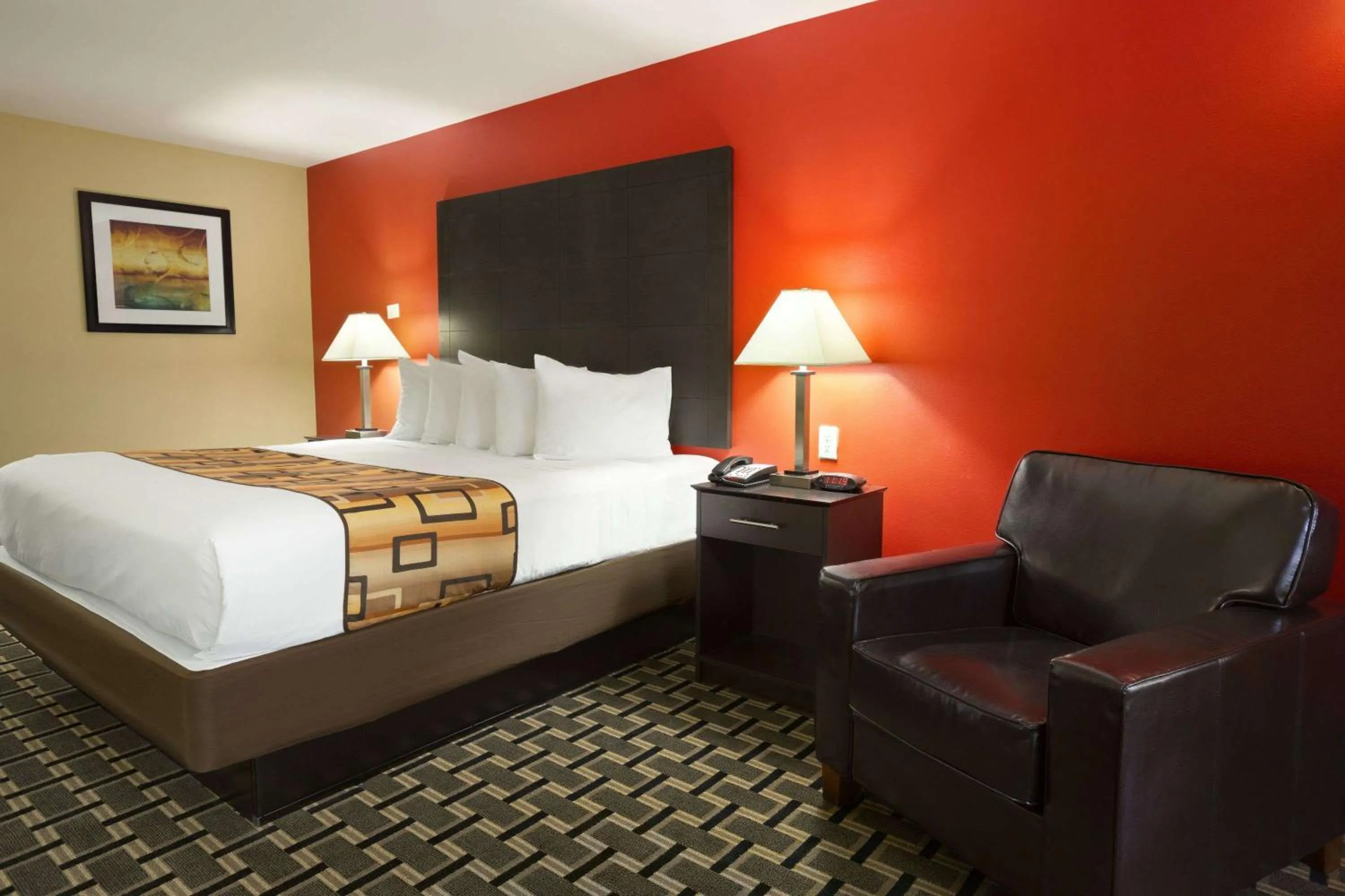Photo of the whole room, Bed in Days Inn by Wyndham Henryetta