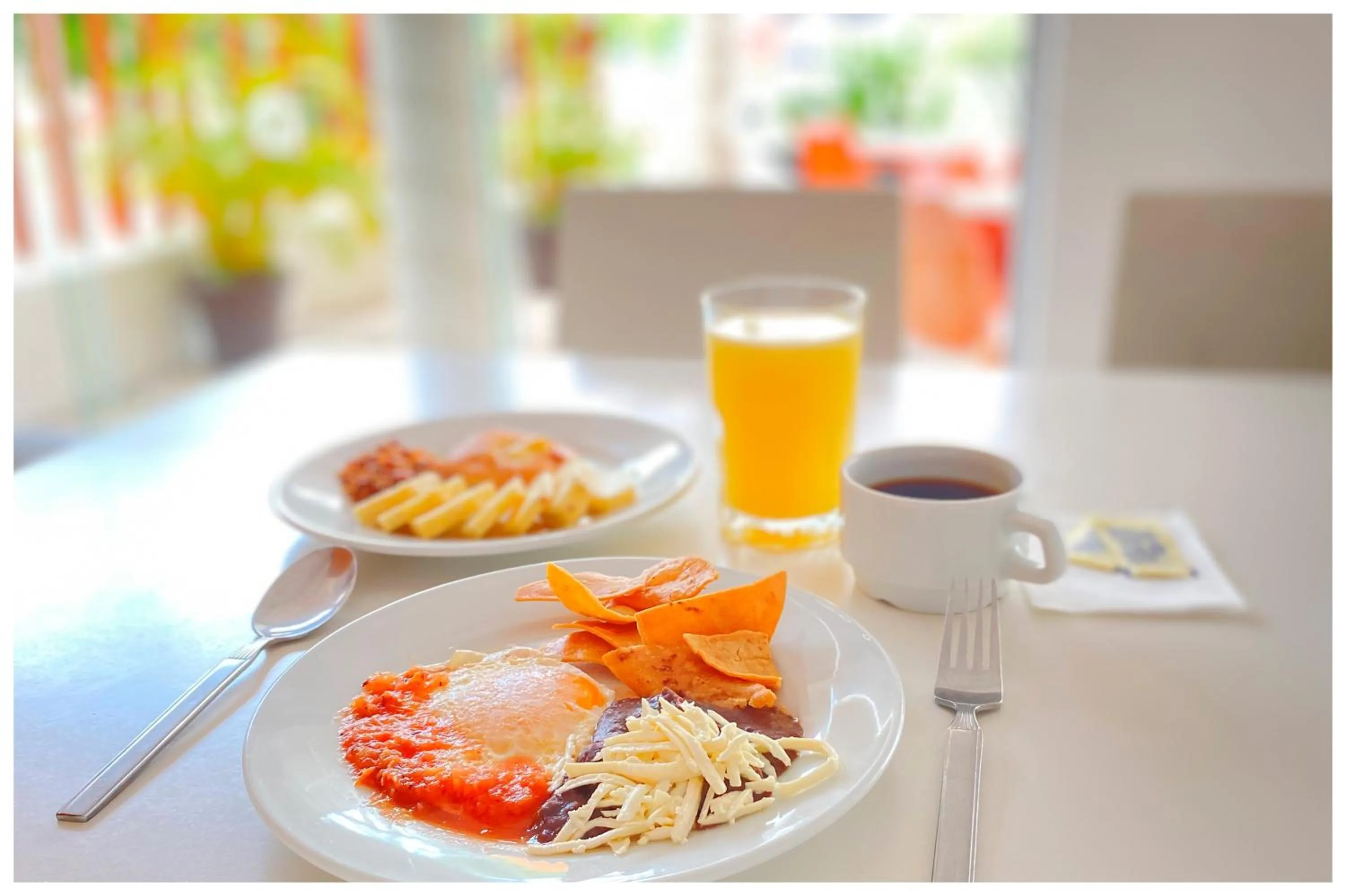 Restaurant/places to eat in Adhara Express