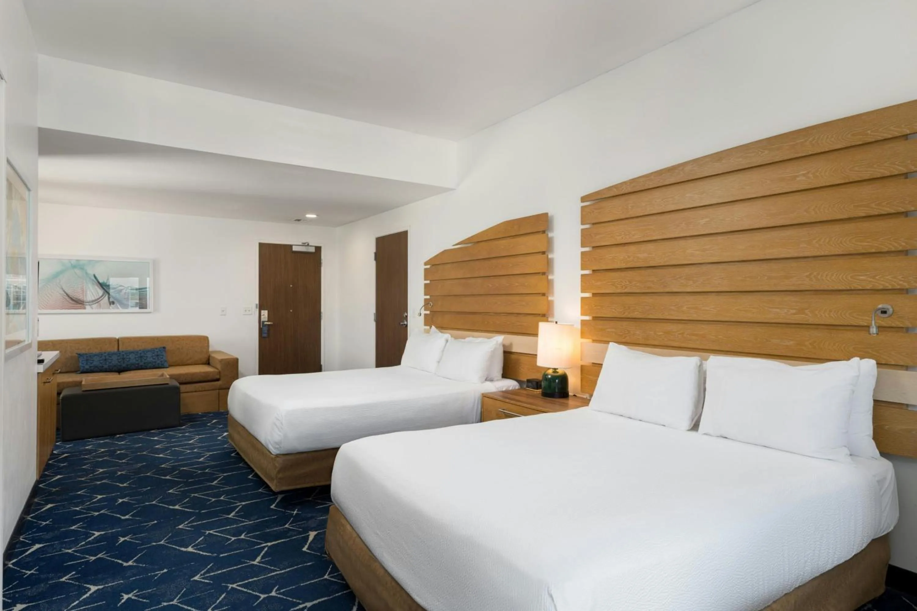 Photo of the whole room, Bed in SpringHill Suites by Marriott Oceanside Beach