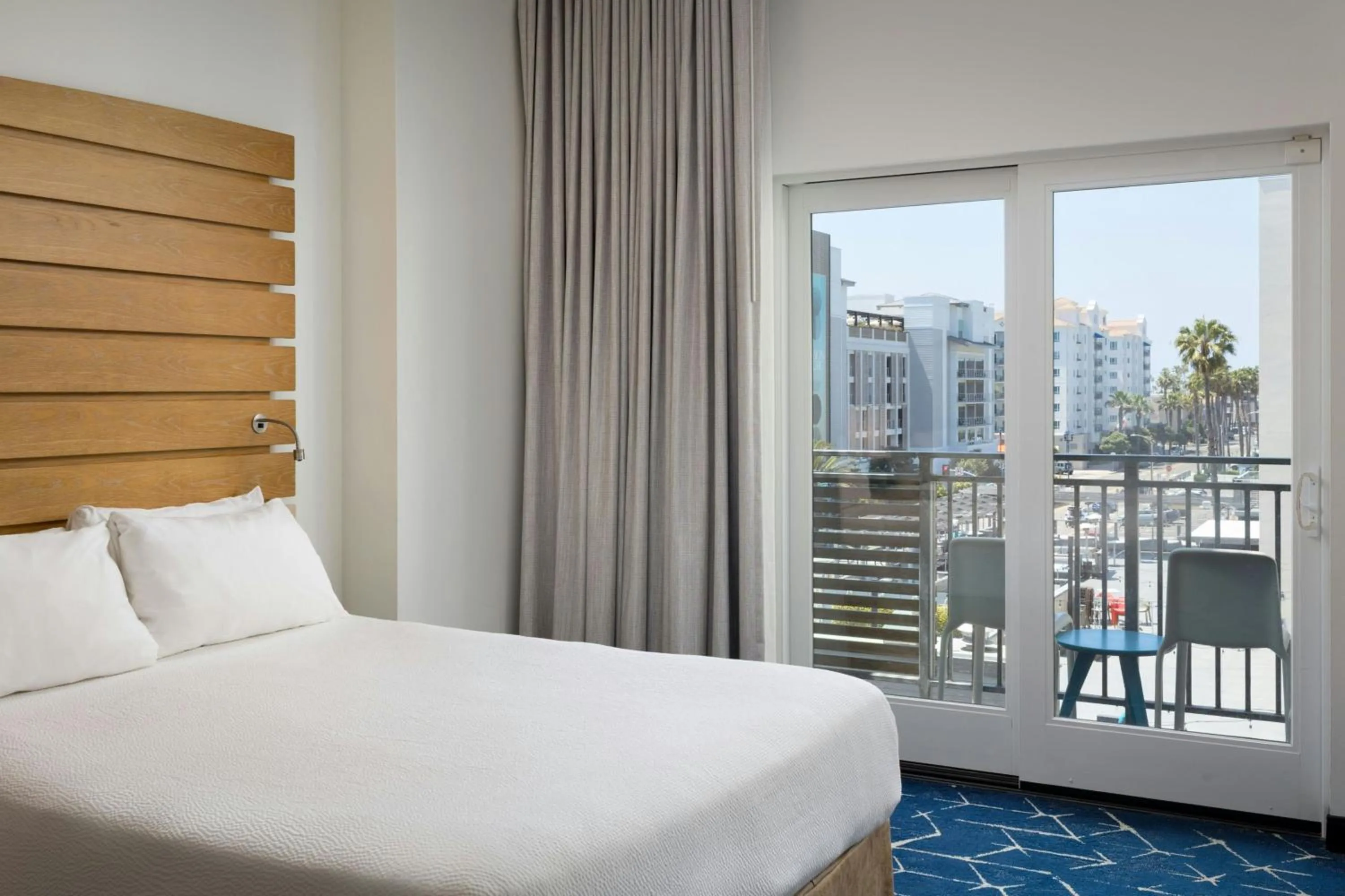 Photo of the whole room, Bed in SpringHill Suites by Marriott Oceanside Beach