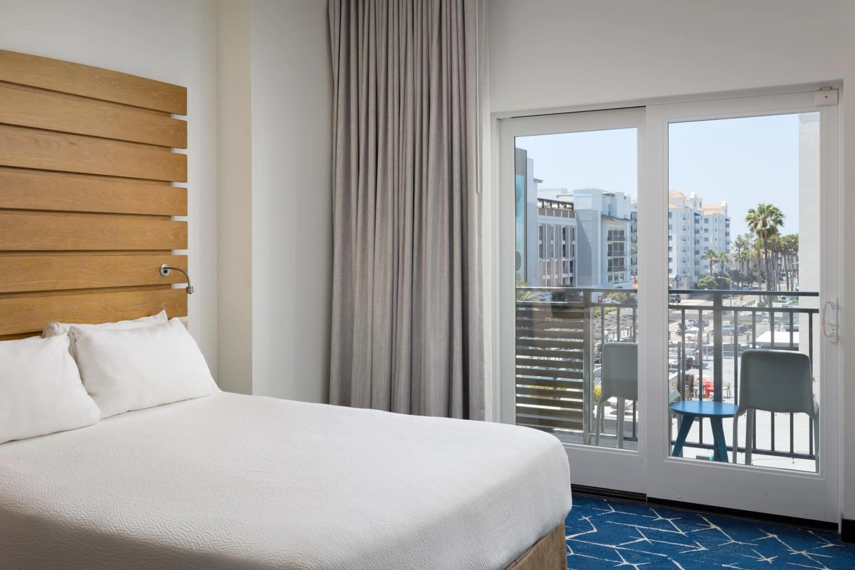 Bed in SpringHill Suites by Marriott Oceanside Beach