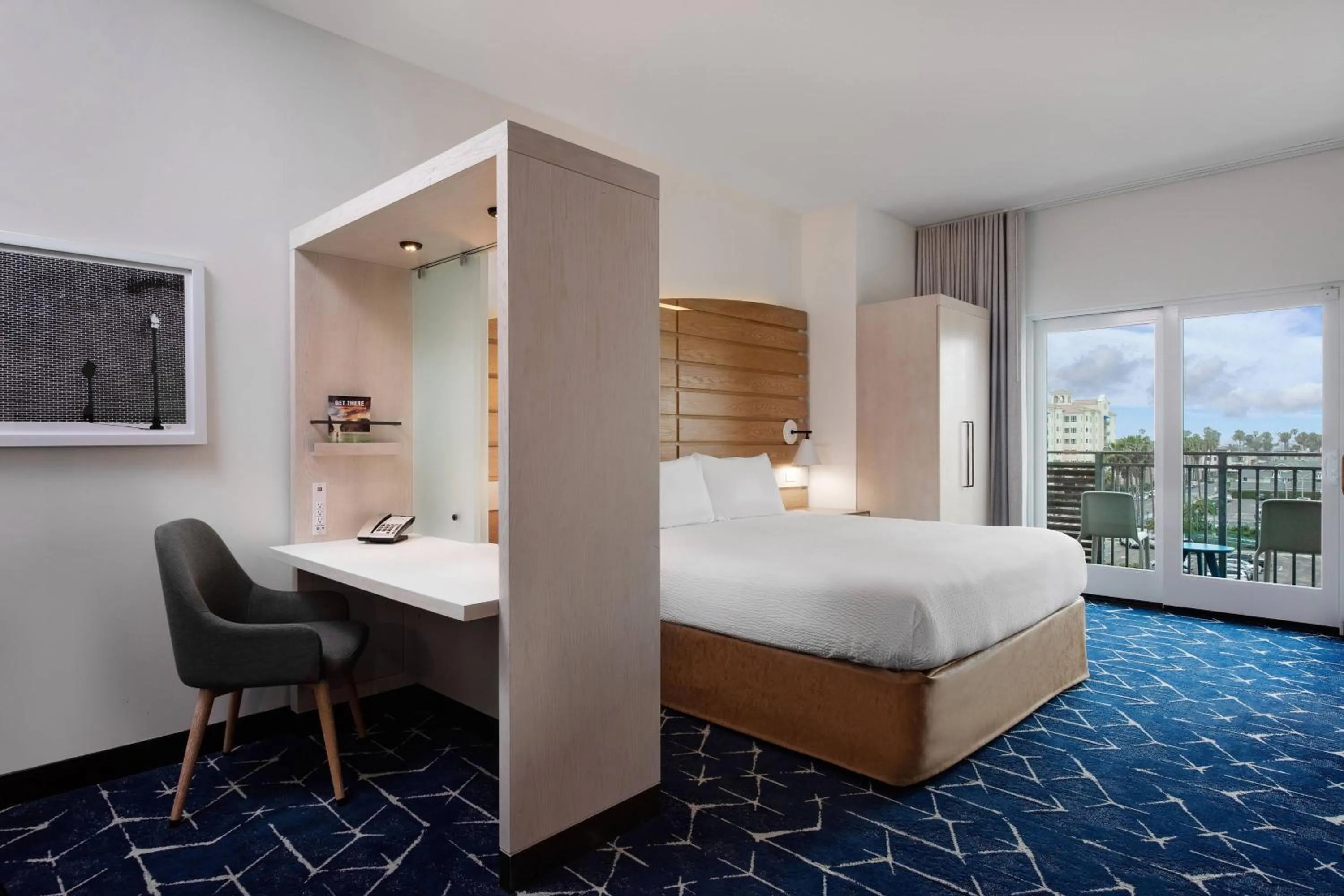 Photo of the whole room, Bed in SpringHill Suites by Marriott Oceanside Beach