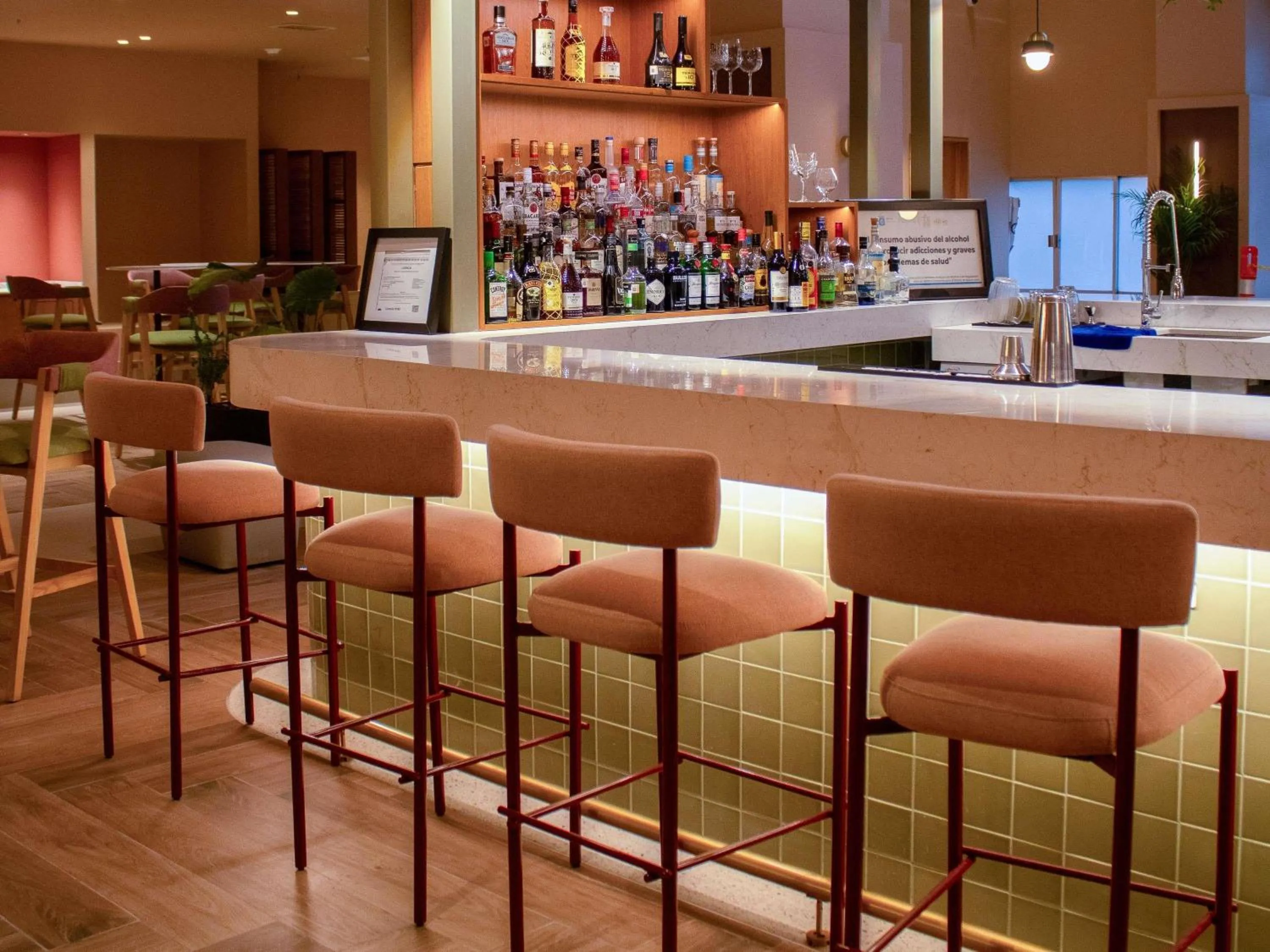 Lounge or bar in Novotel Monterrey Valle