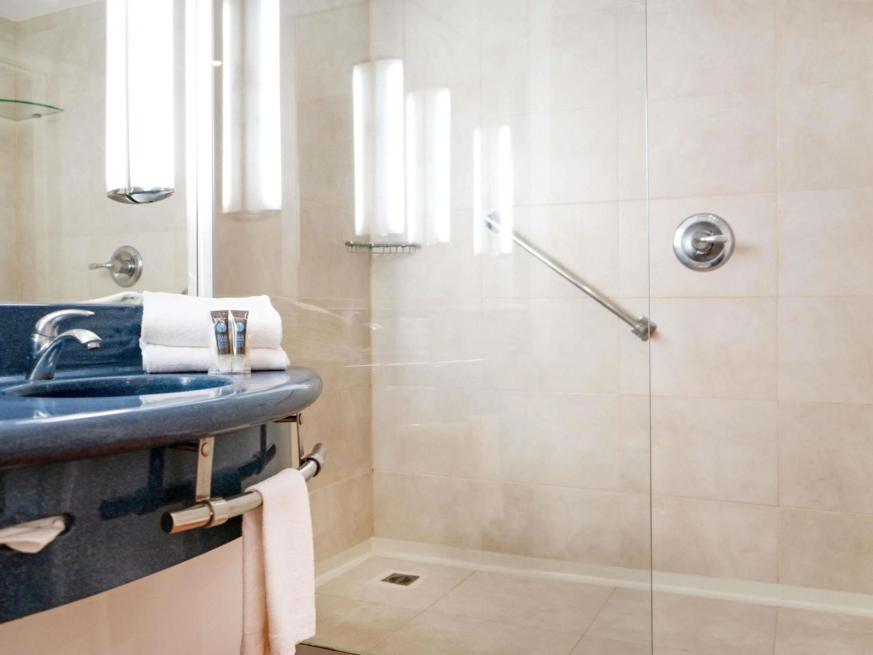 Standard Queen Room in Novotel Monterrey Valle