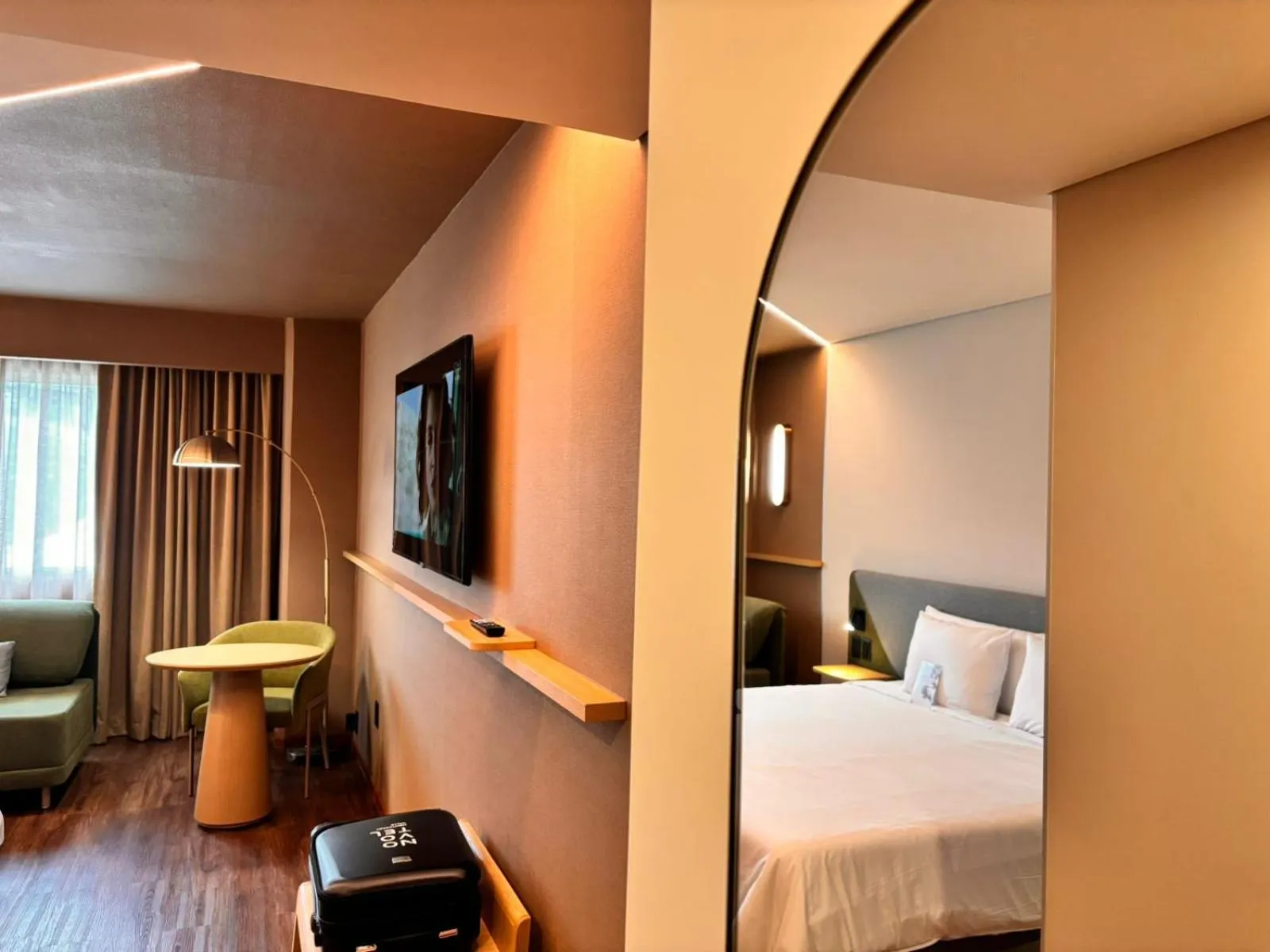 Decorative detail, Bed in Novotel Monterrey Valle