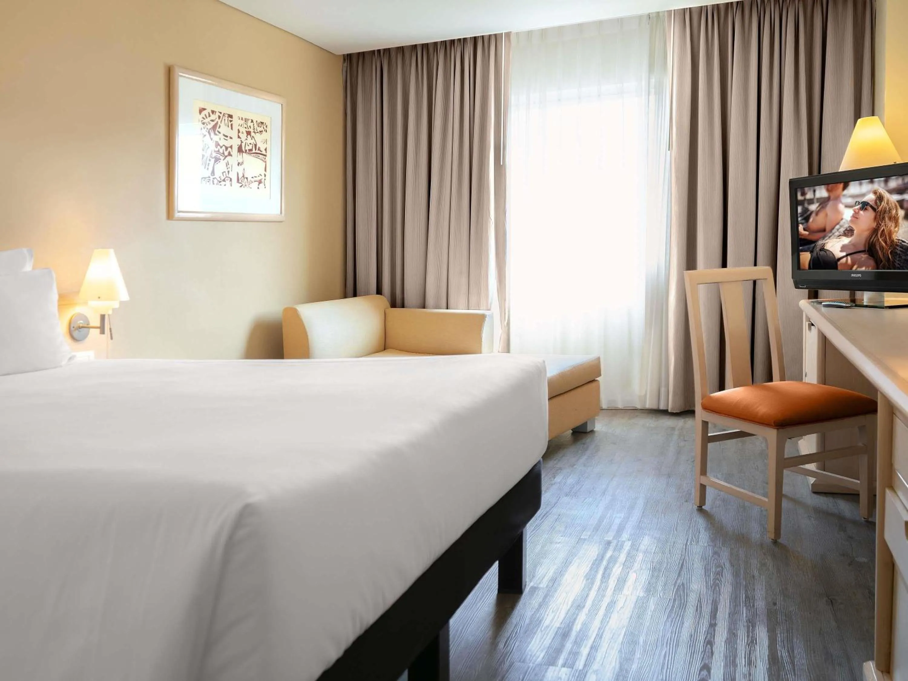 Bedroom, Bed in Novotel Monterrey Valle