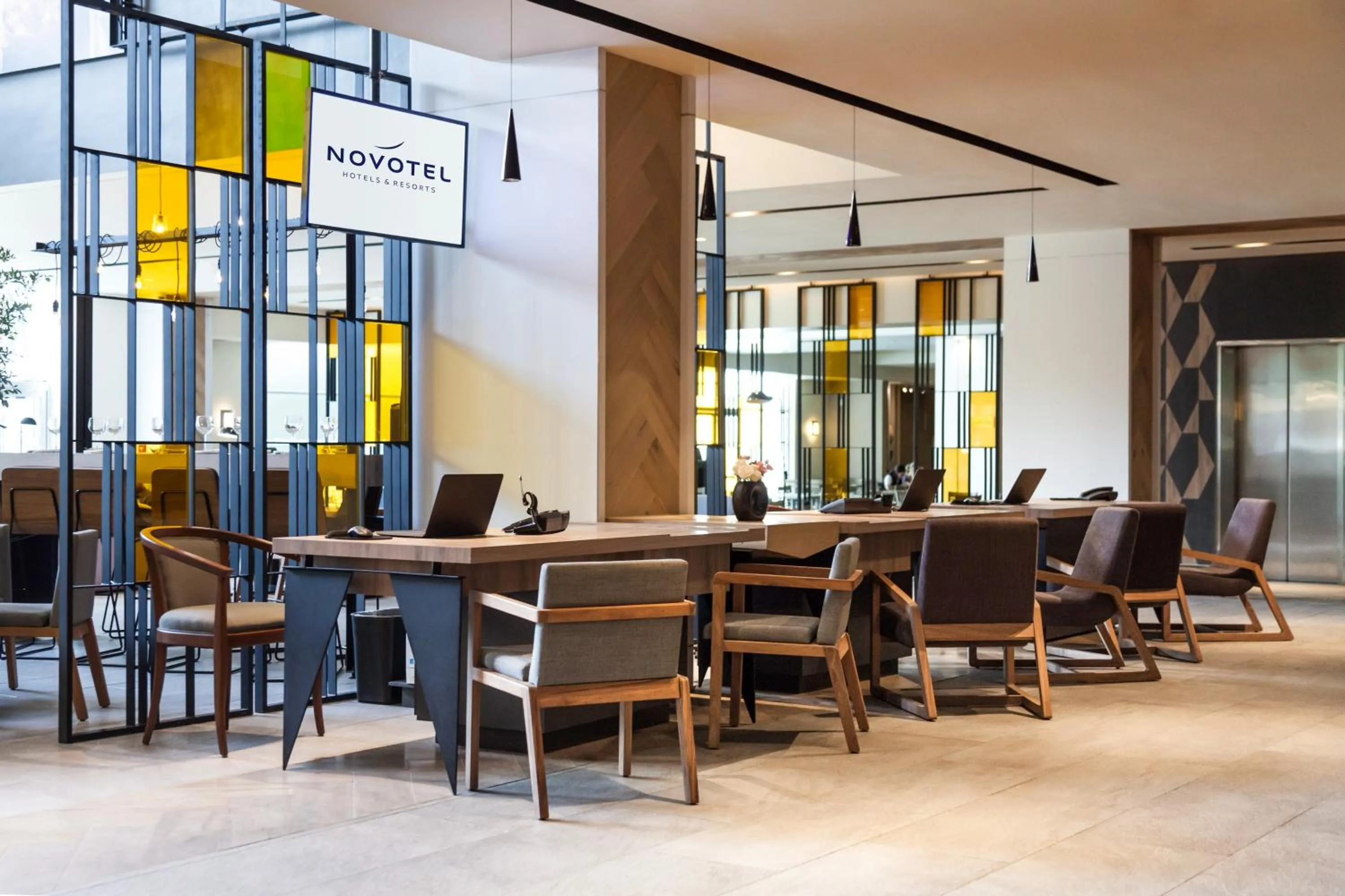 Lobby or reception in Novotel Monterrey Valle