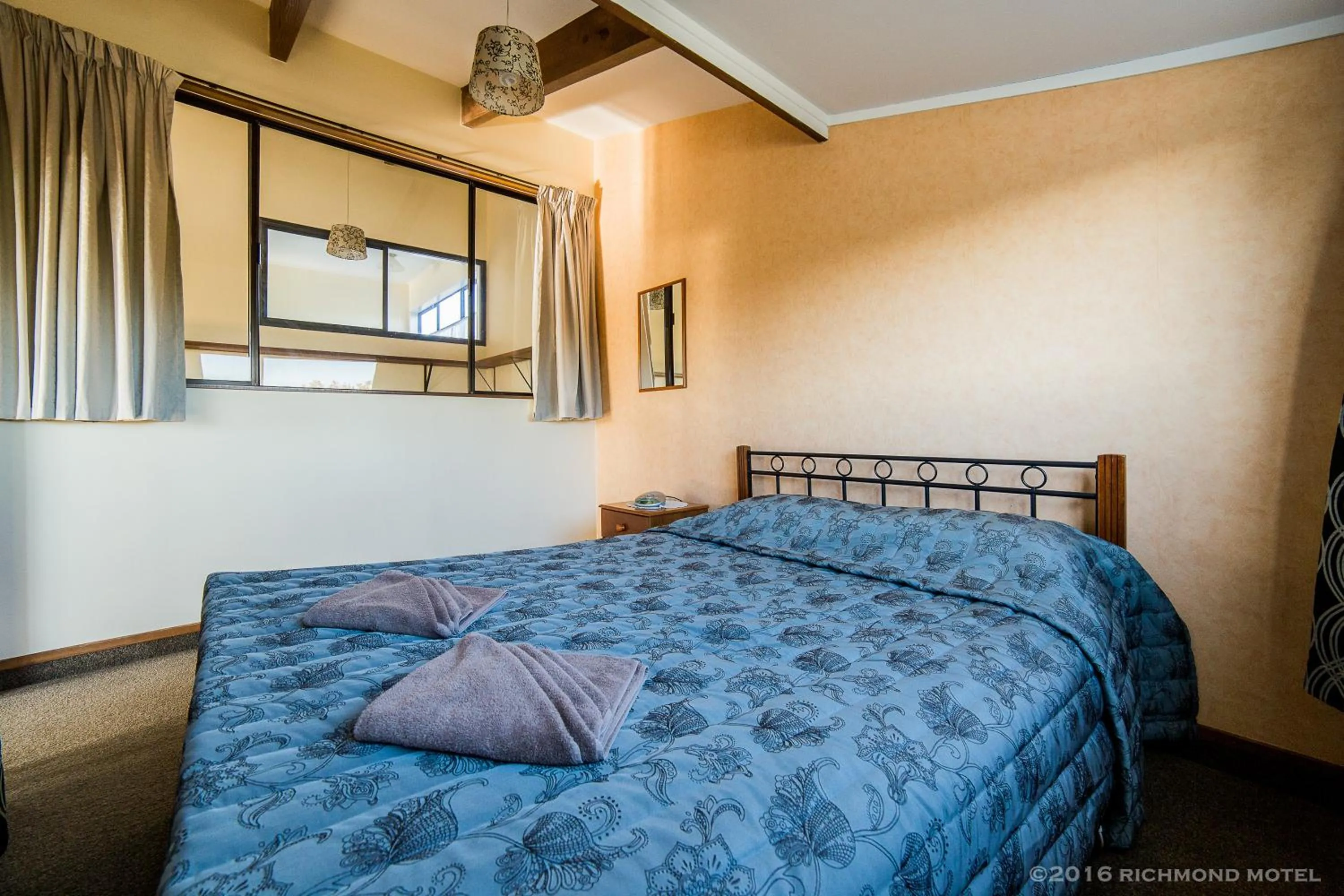 Bed in Richmond Motel and Holiday Park