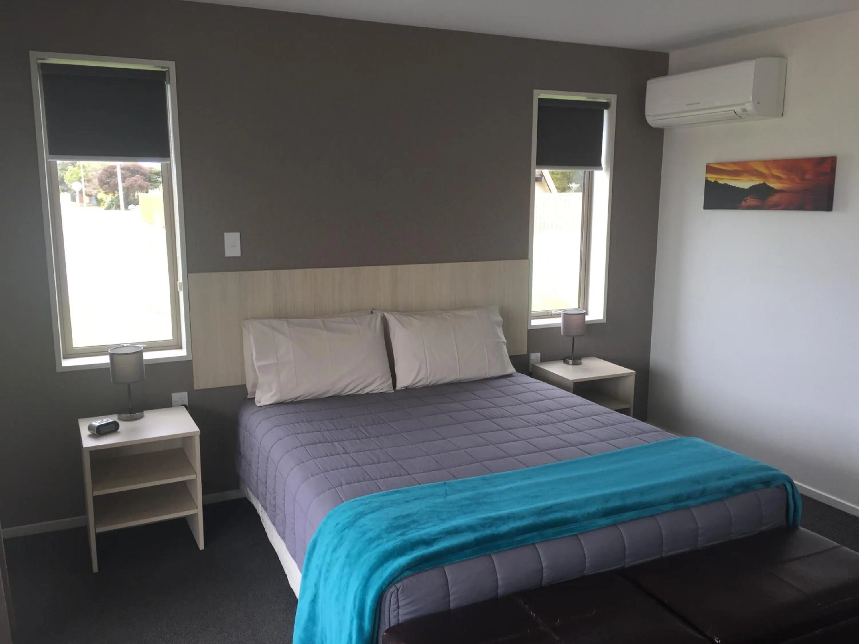 Bed in Rolleston Highway Motel