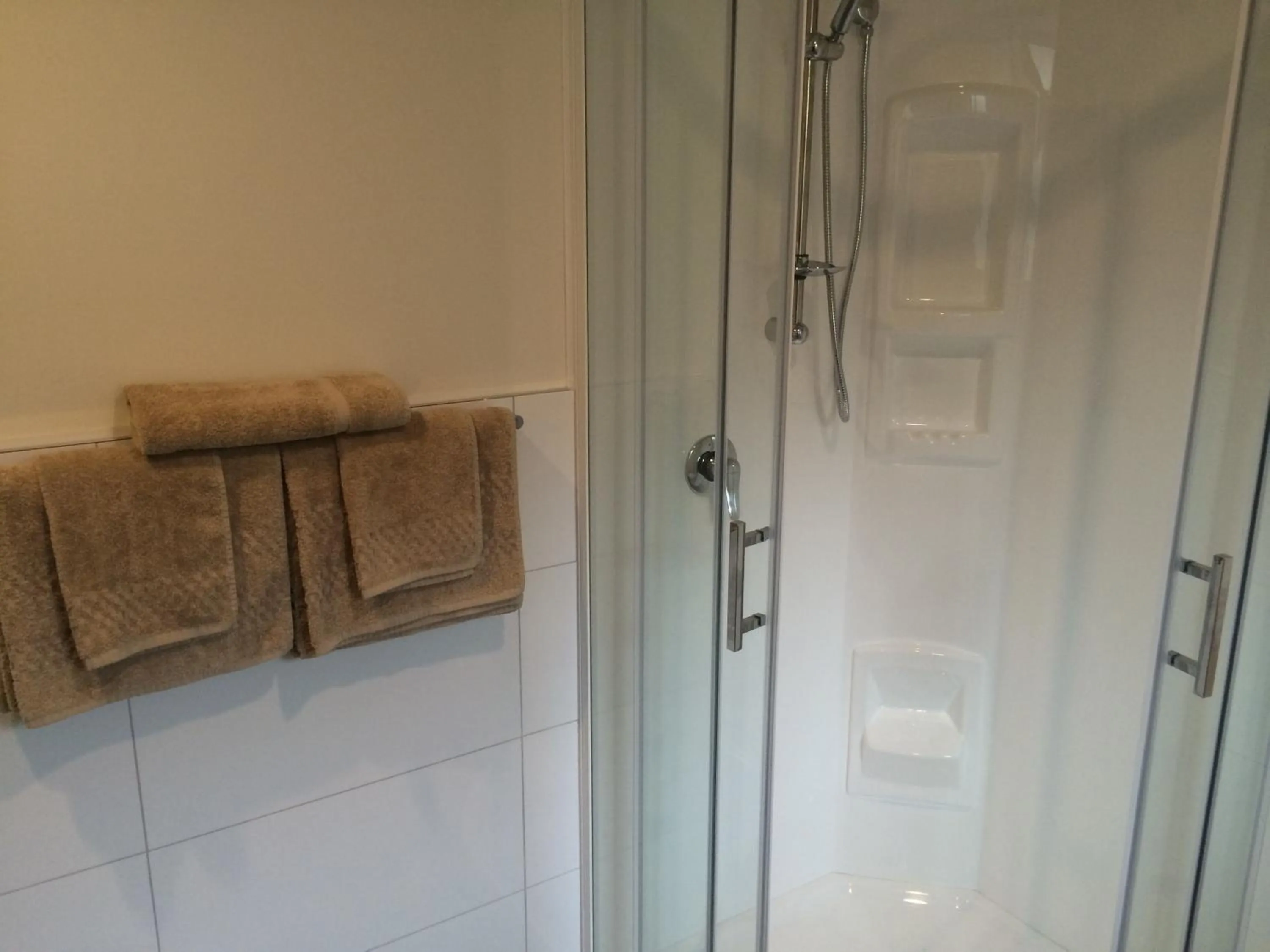 Shower in Rolleston Highway Motel
