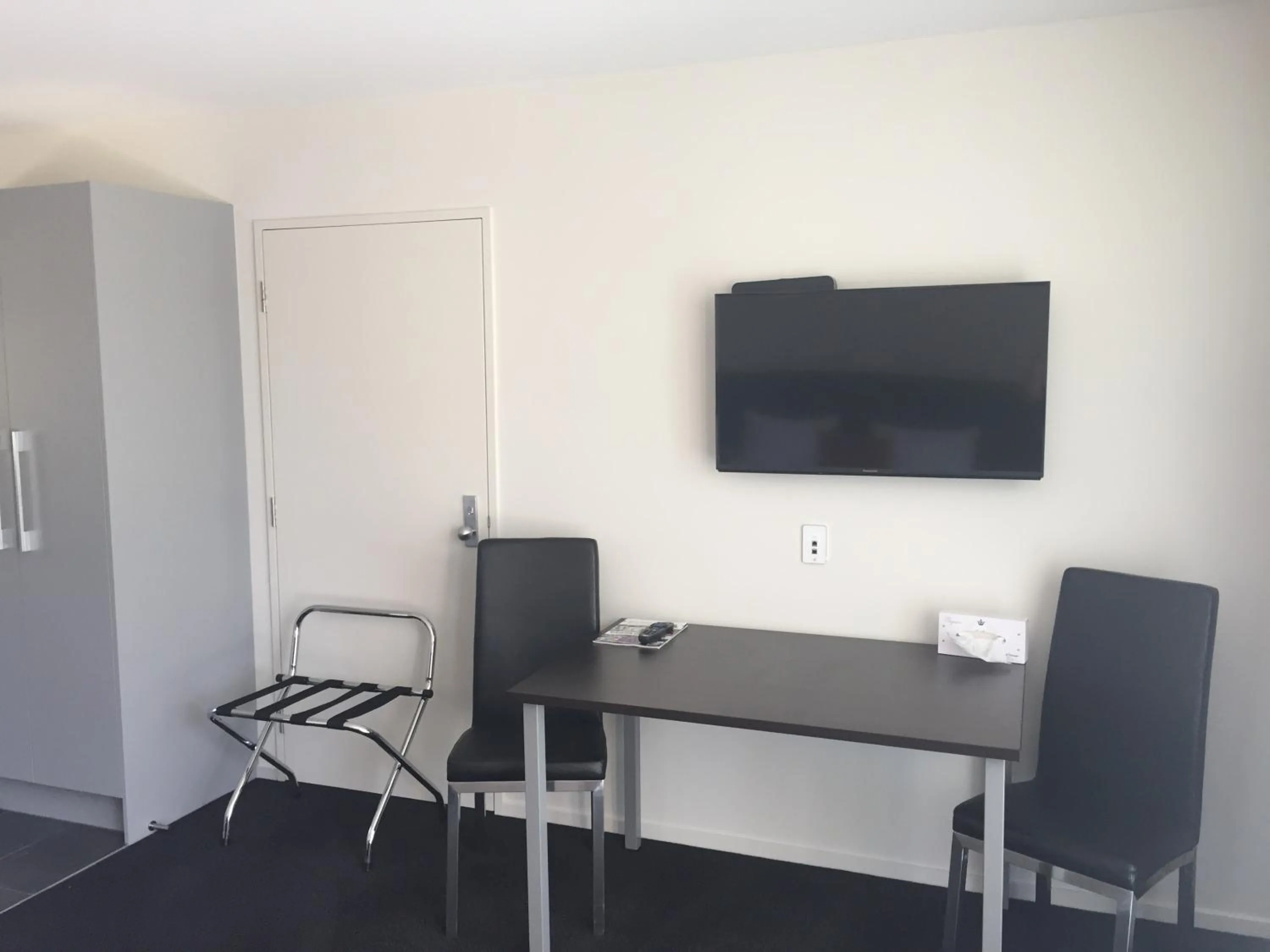 TV and multimedia in Rolleston Highway Motel