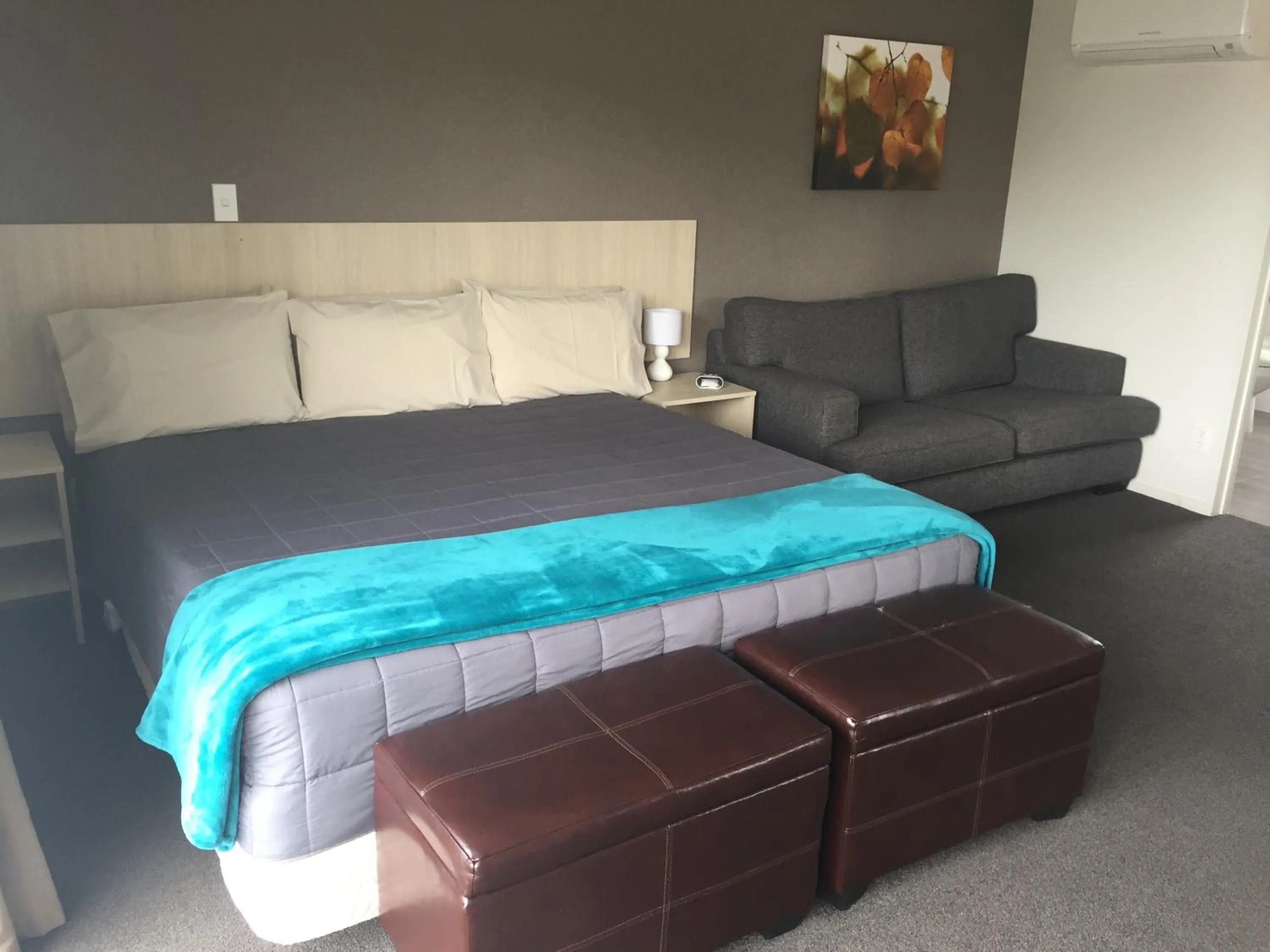 Bed in Rolleston Highway Motel