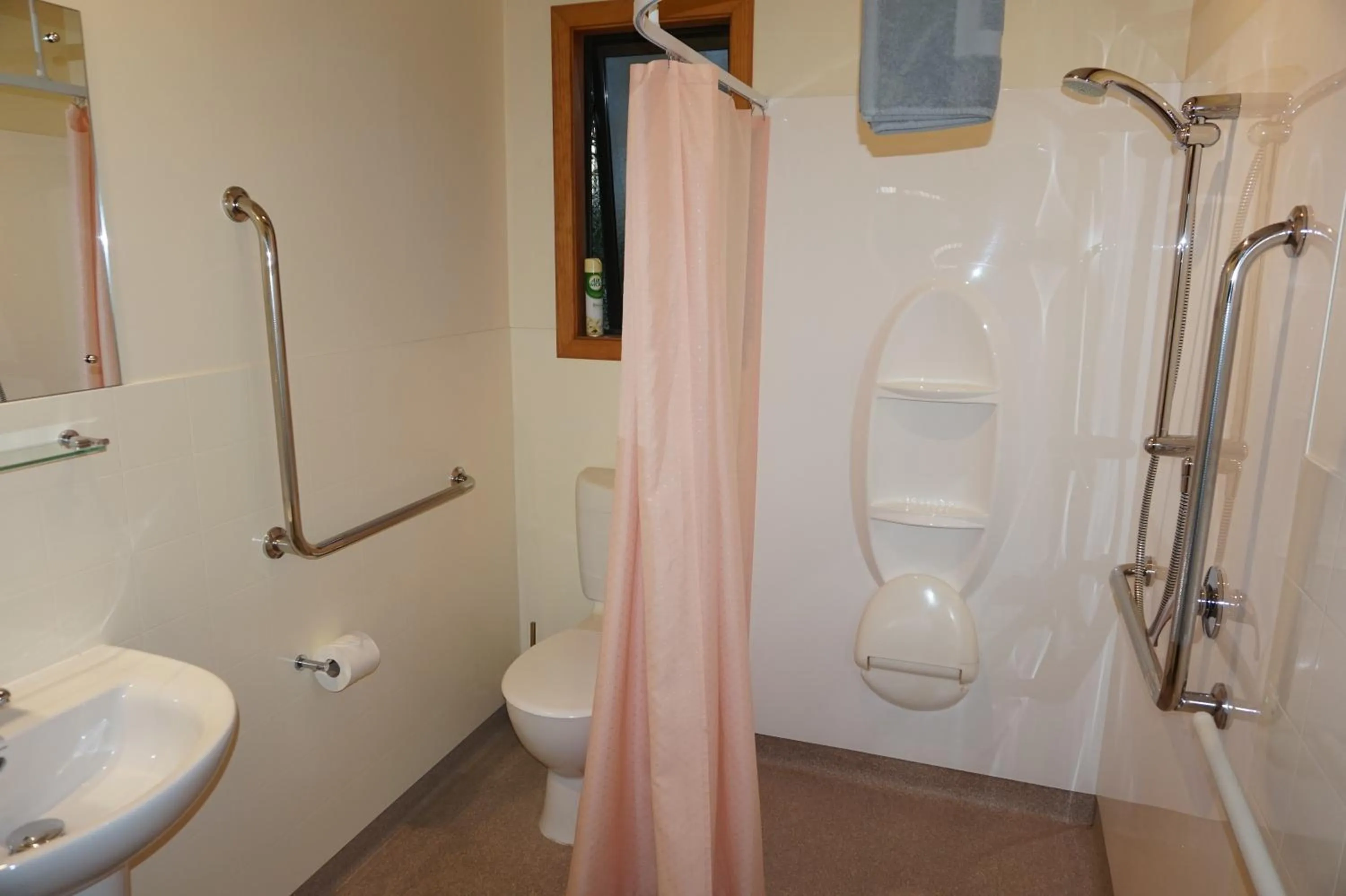 Bathroom in Geraldine Motels