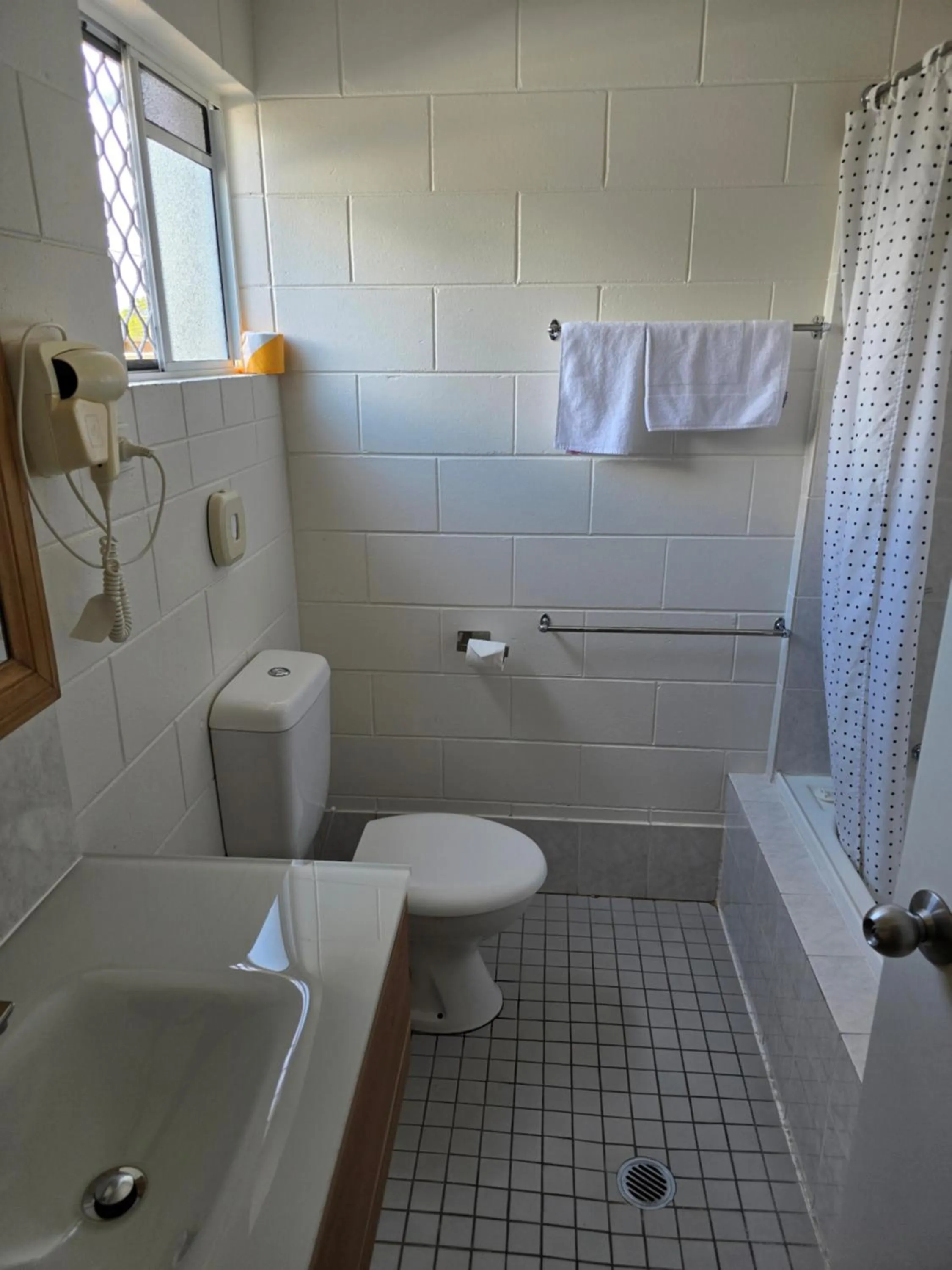 Bathroom in Colonial Rose Motel