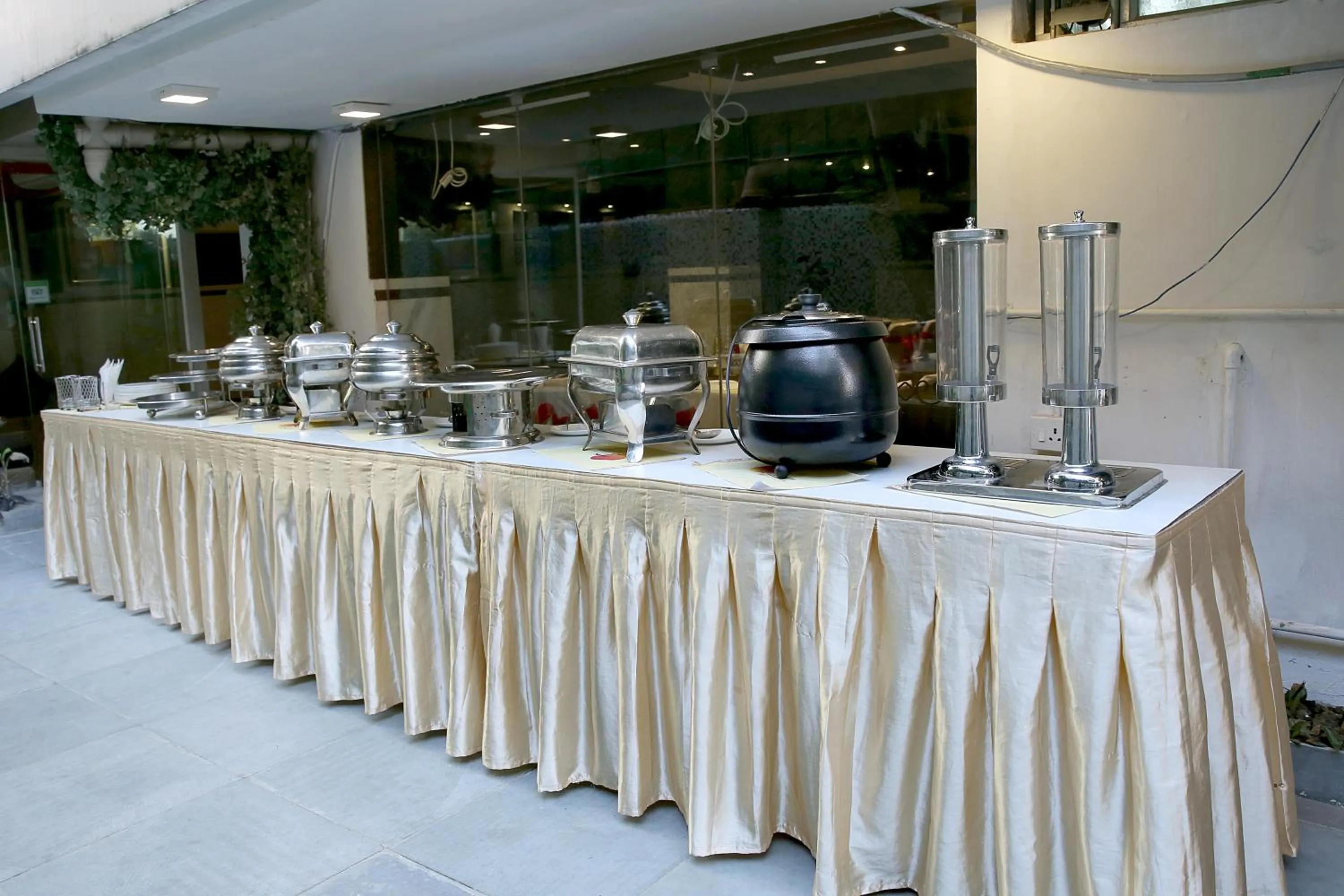 Restaurant/places to eat in Tatvam Residency