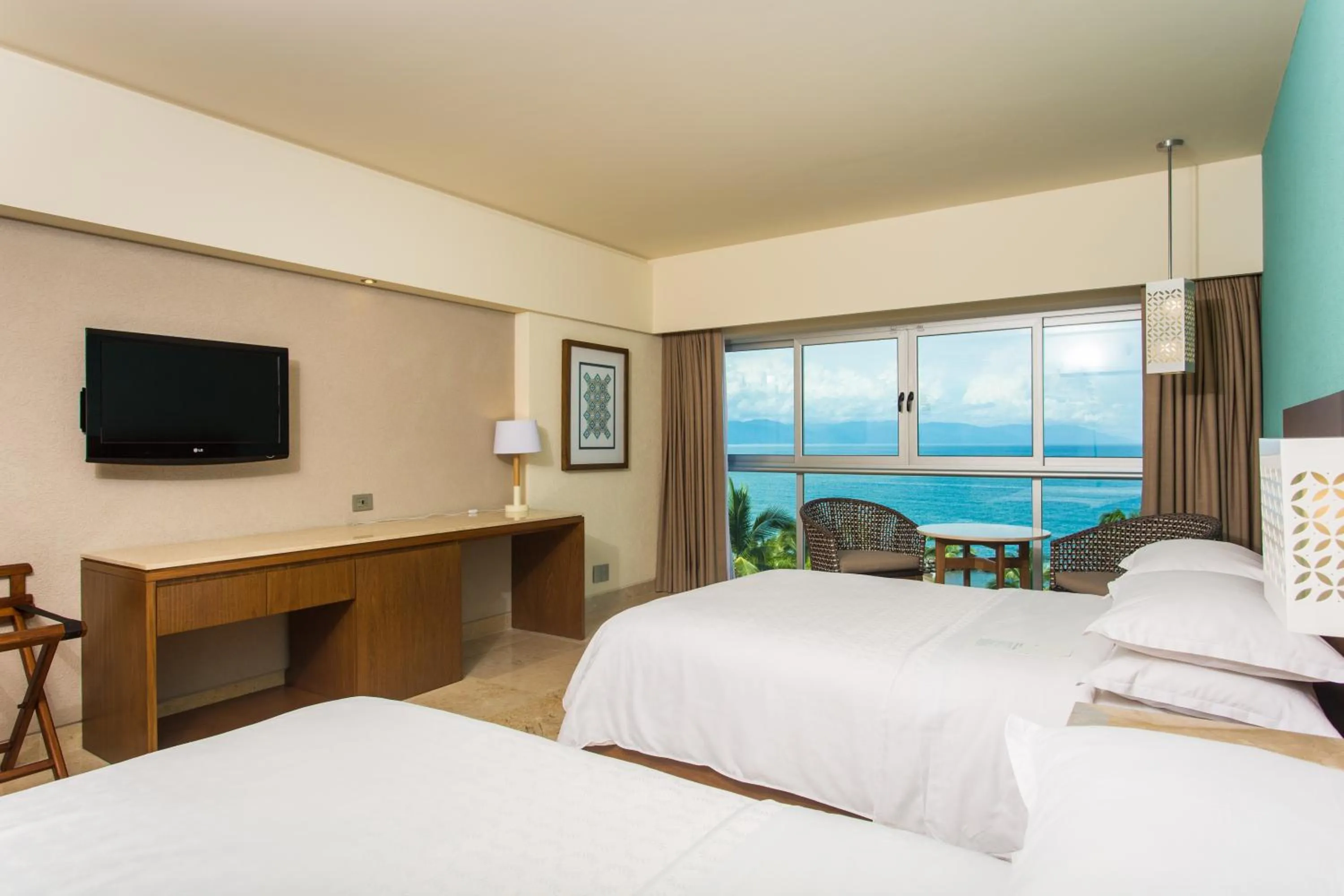 Sea view, Bed in Sheraton Buganvilias Resort & Convention Center