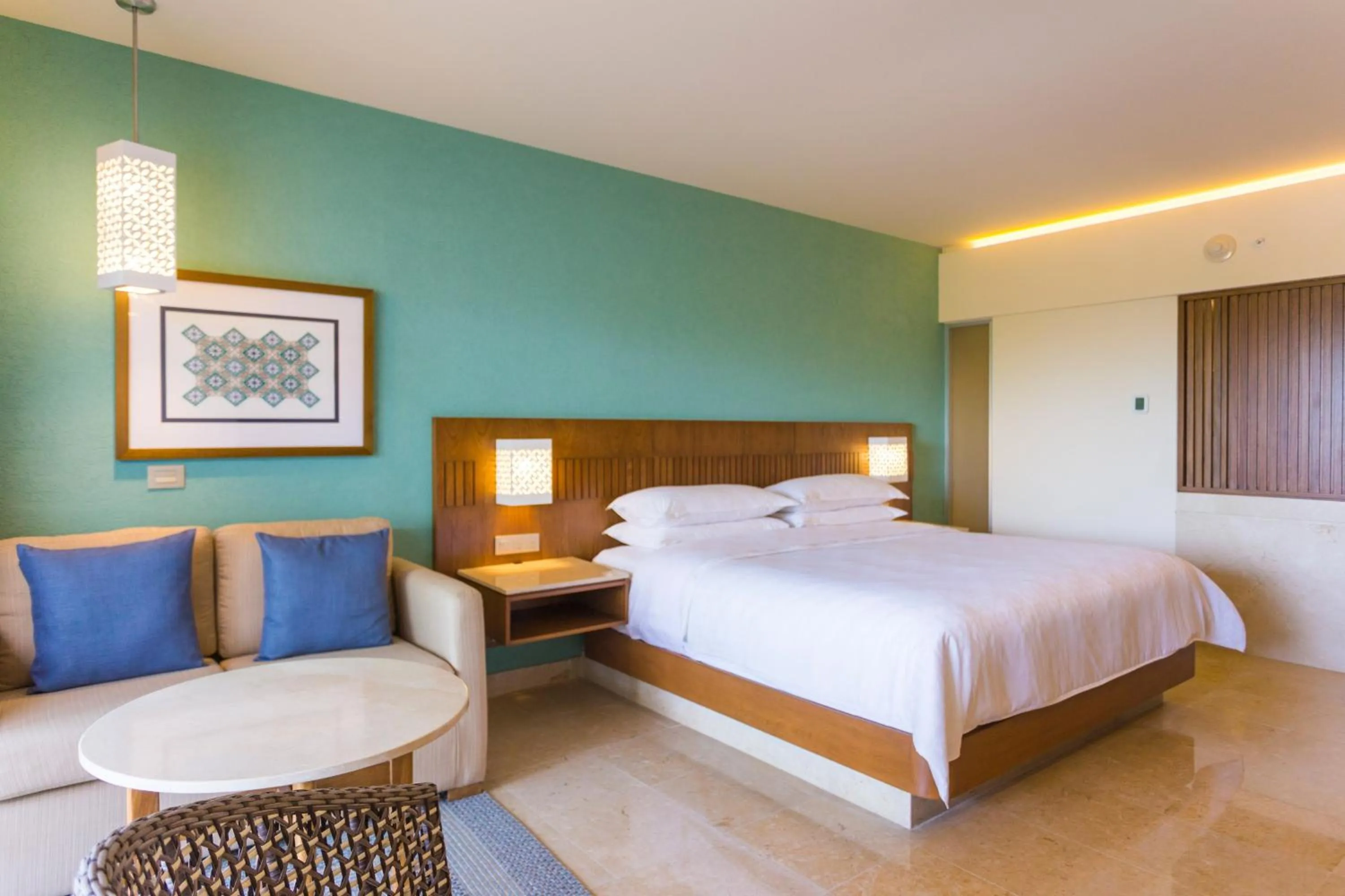 Photo of the whole room, Bed in Sheraton Buganvilias Resort & Convention Center