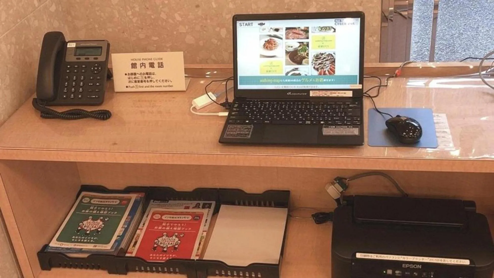 Lounge or bar in Toyoko Inn Saitama Misato Ekimae