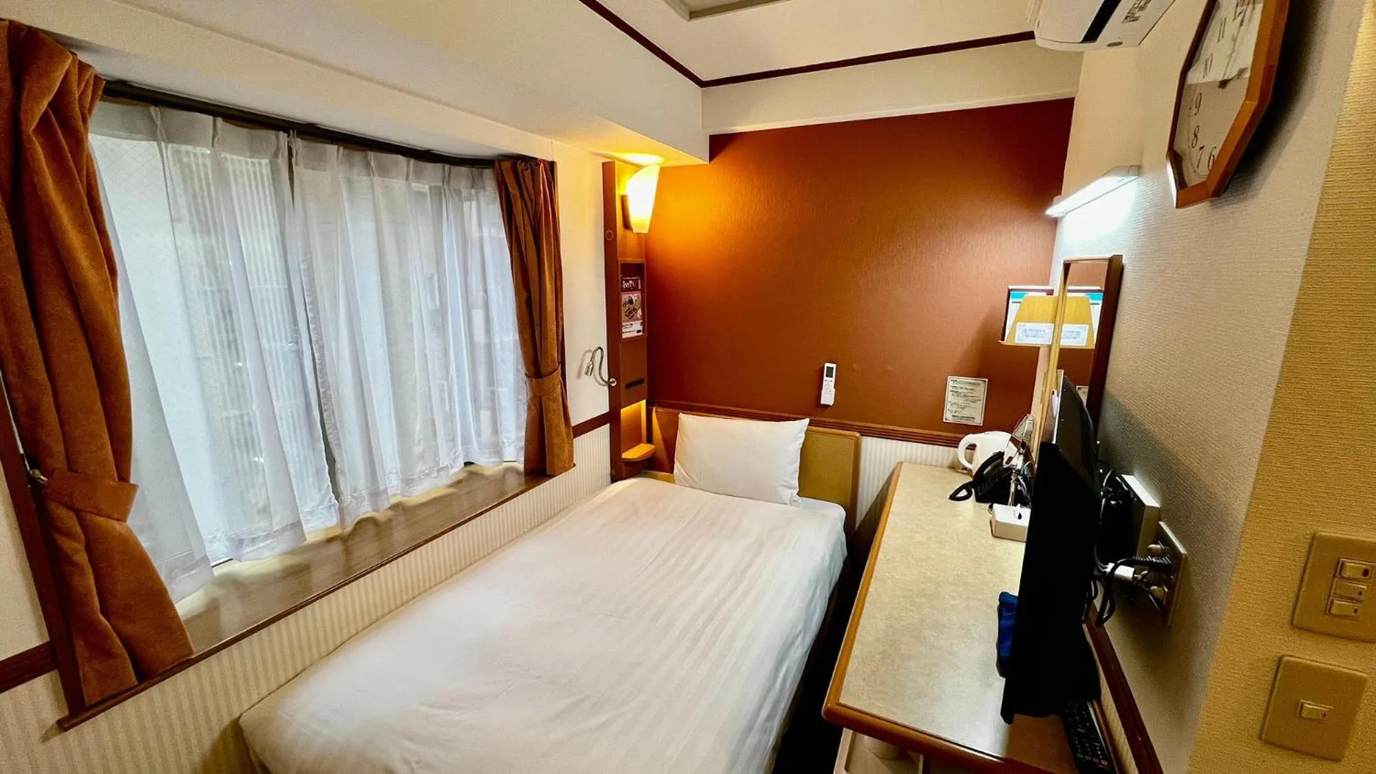 Bedroom, Bed in Toyoko Inn Shin-yokohama Ekimae Honkan