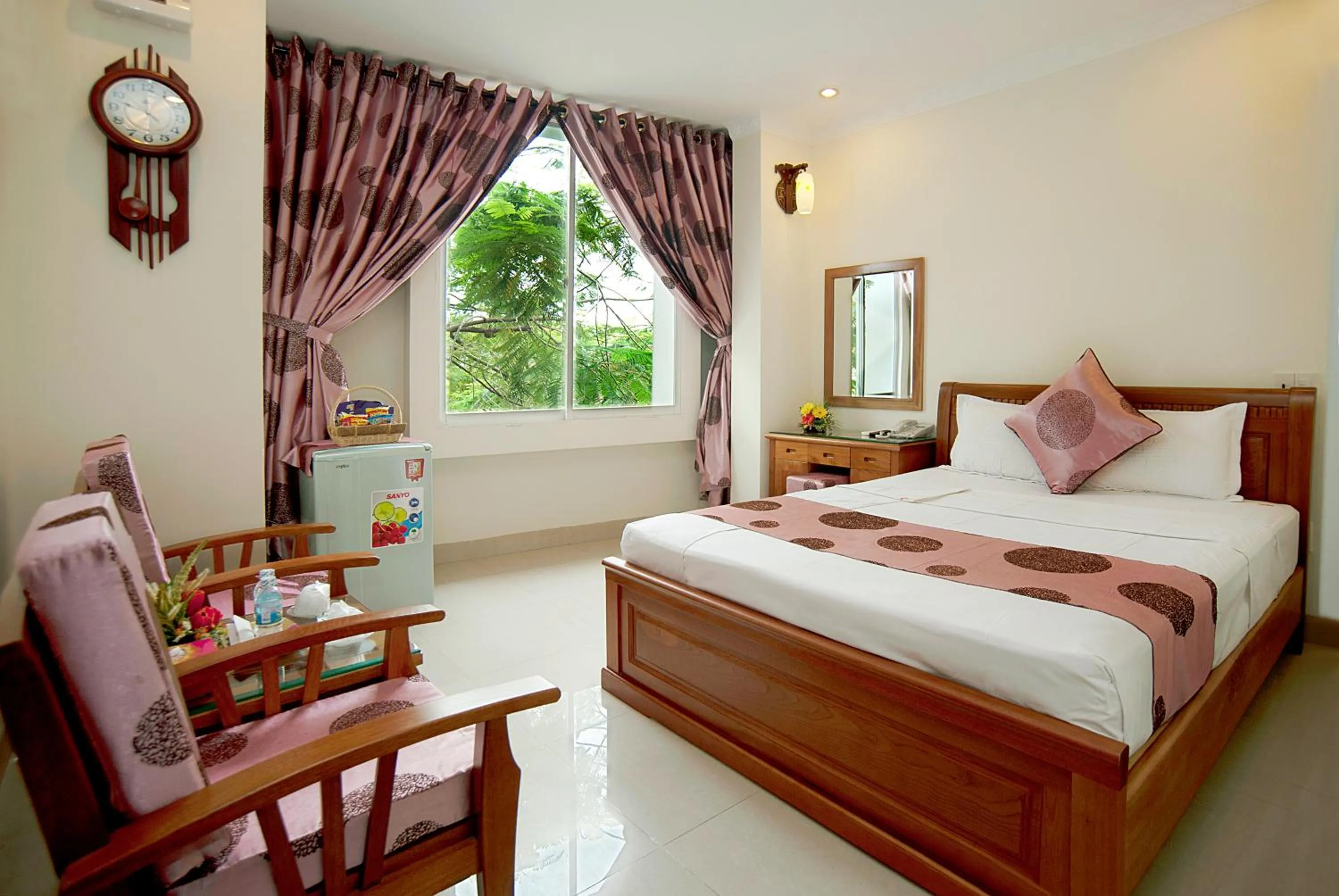 Photo of the whole room, Bed in Dai Long Hotel