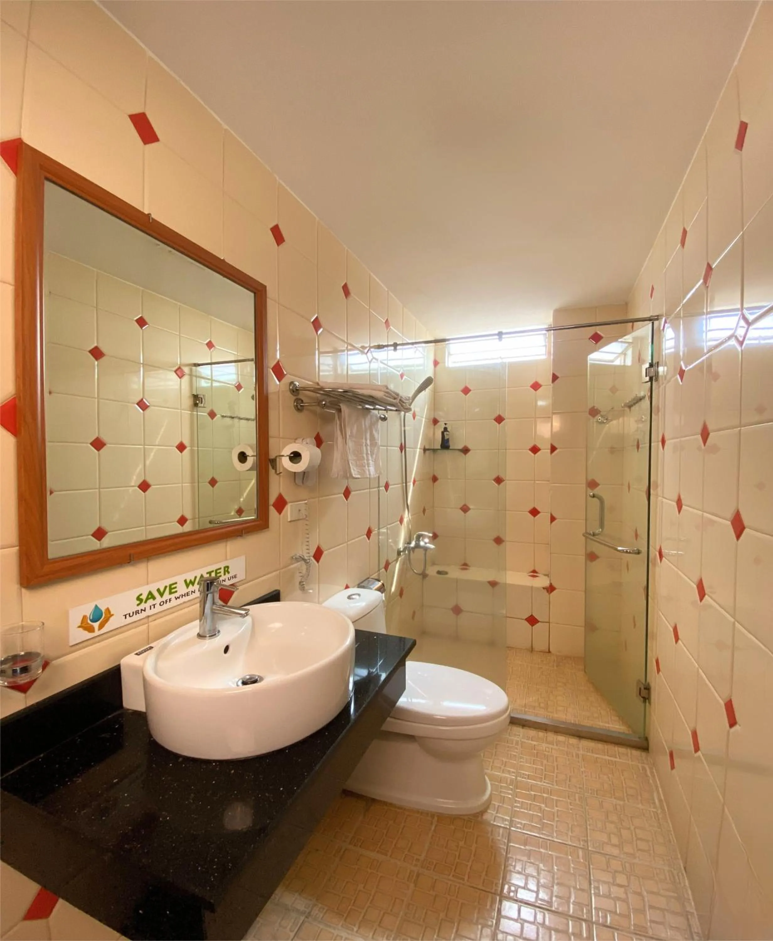 Shower in Dai Long Hotel