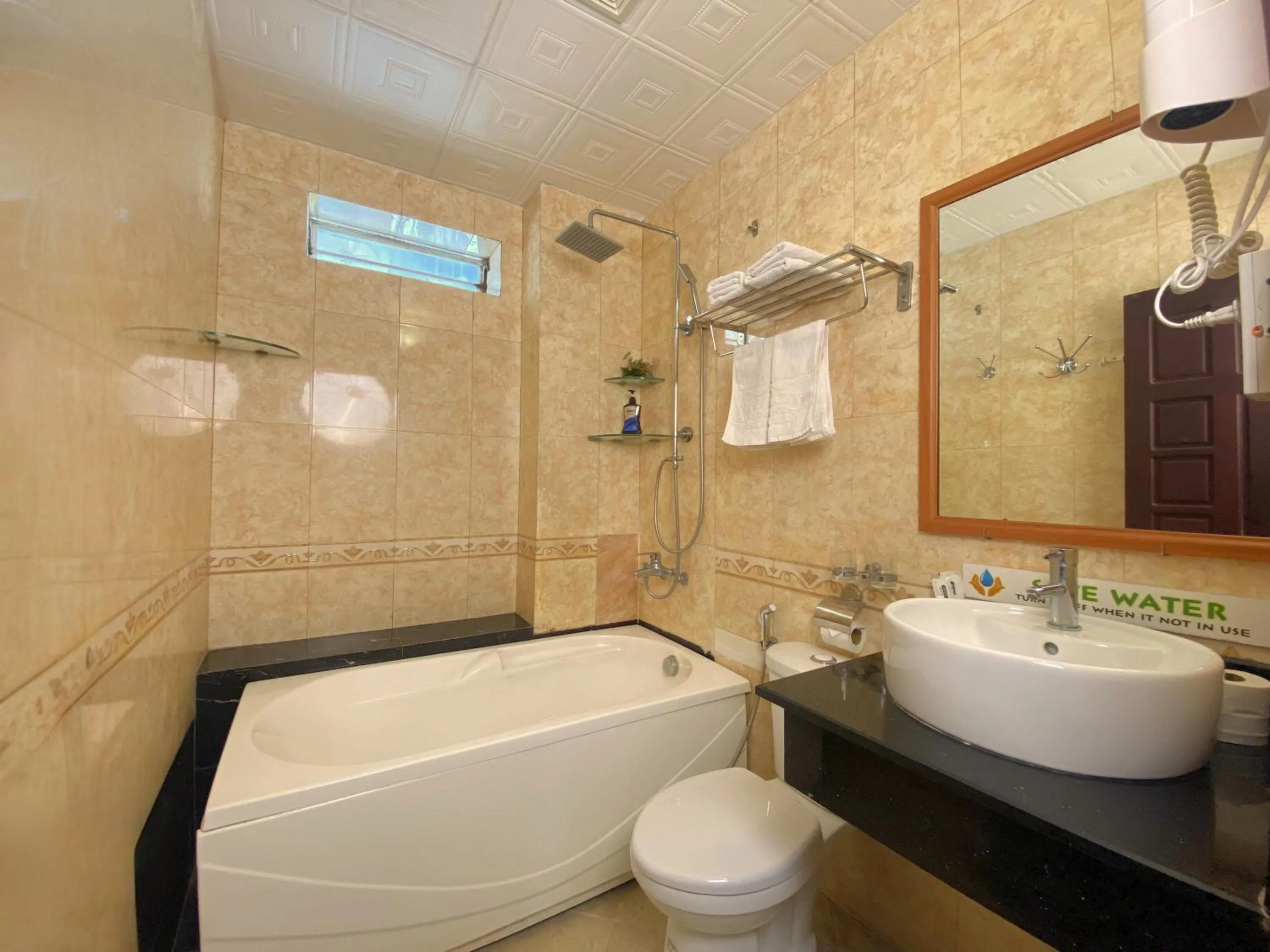 Shower in Dai Long Hotel