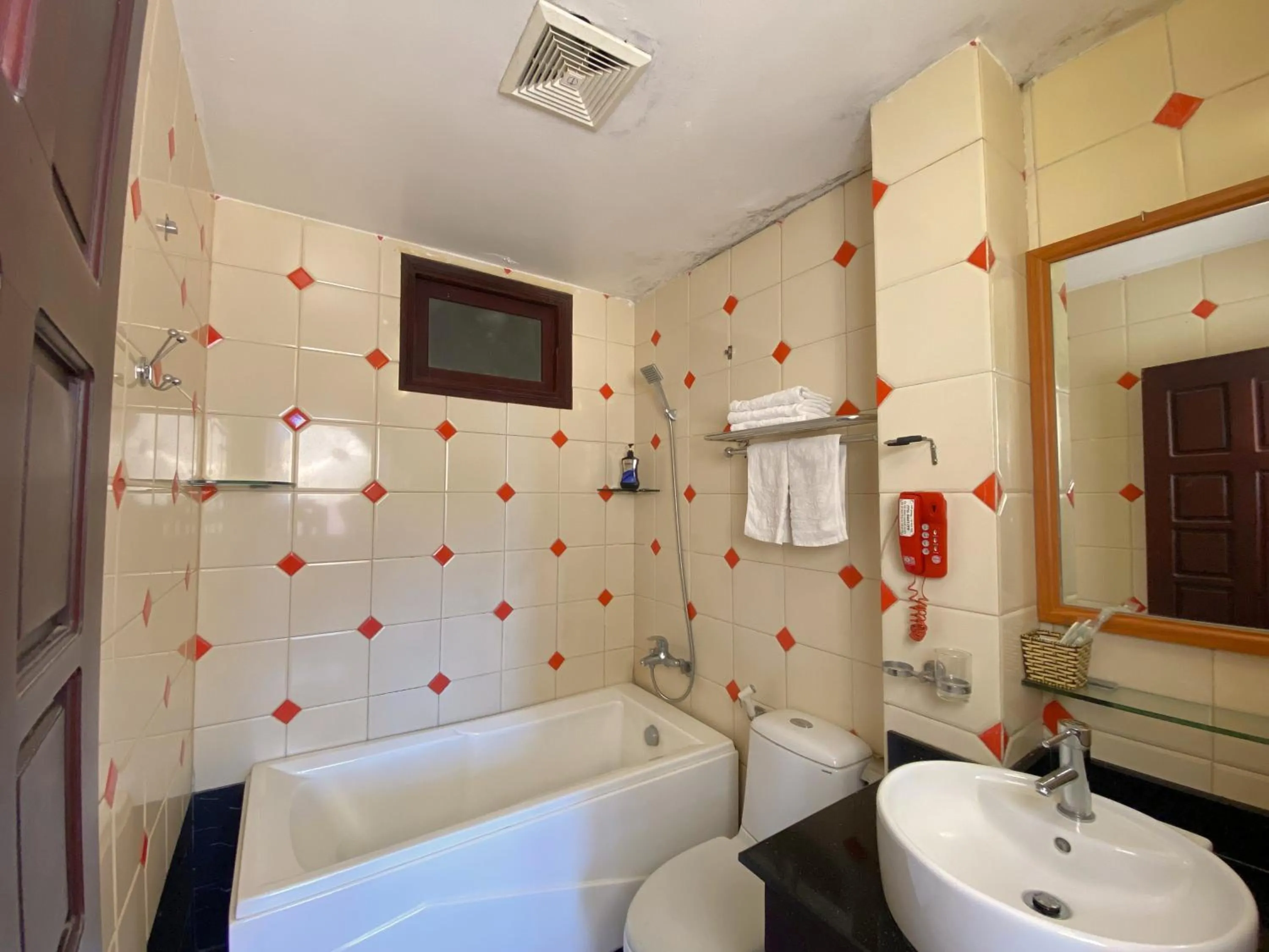 Shower in Dai Long Hotel