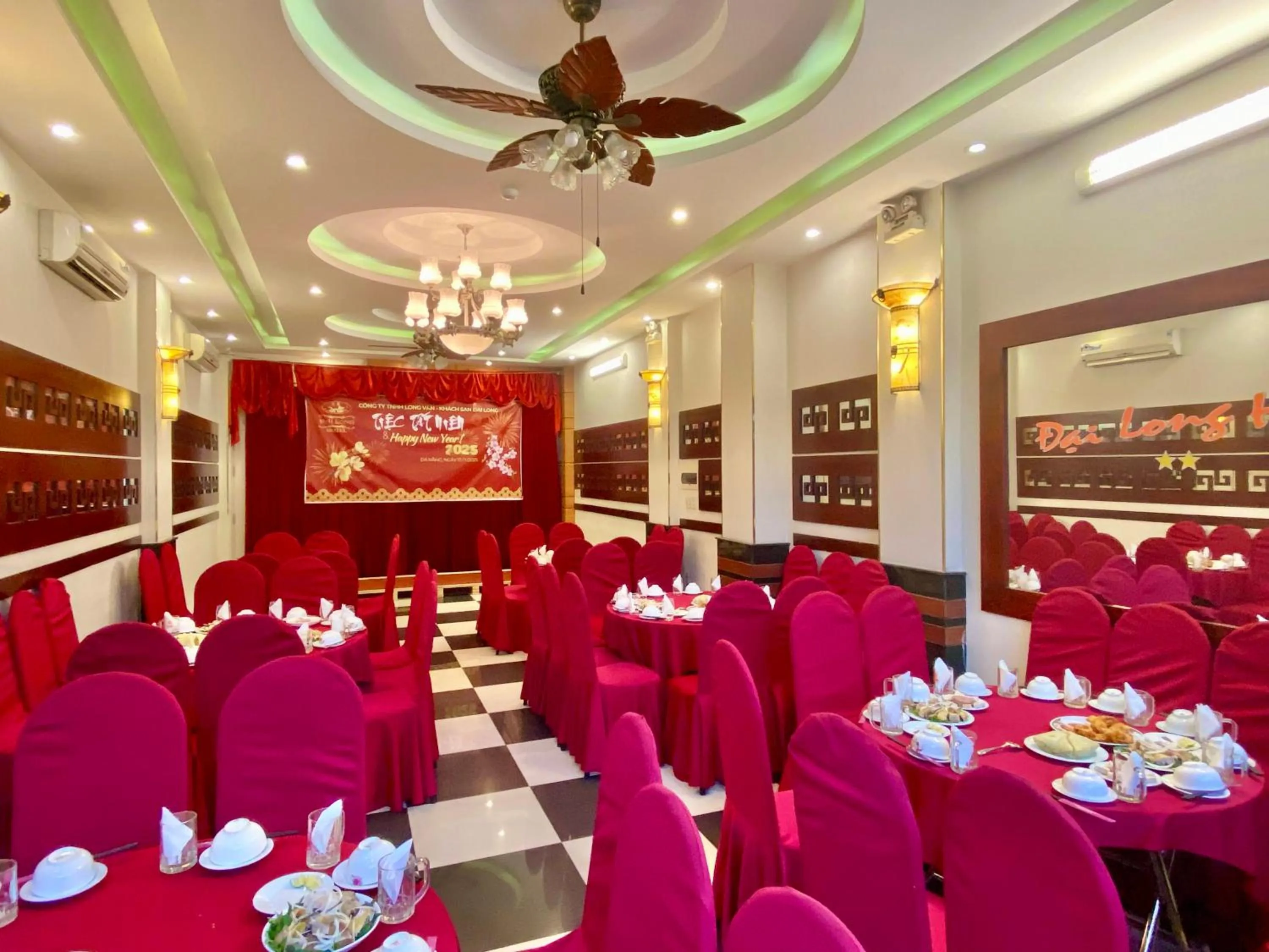 Restaurant/places to eat in Dai Long Hotel