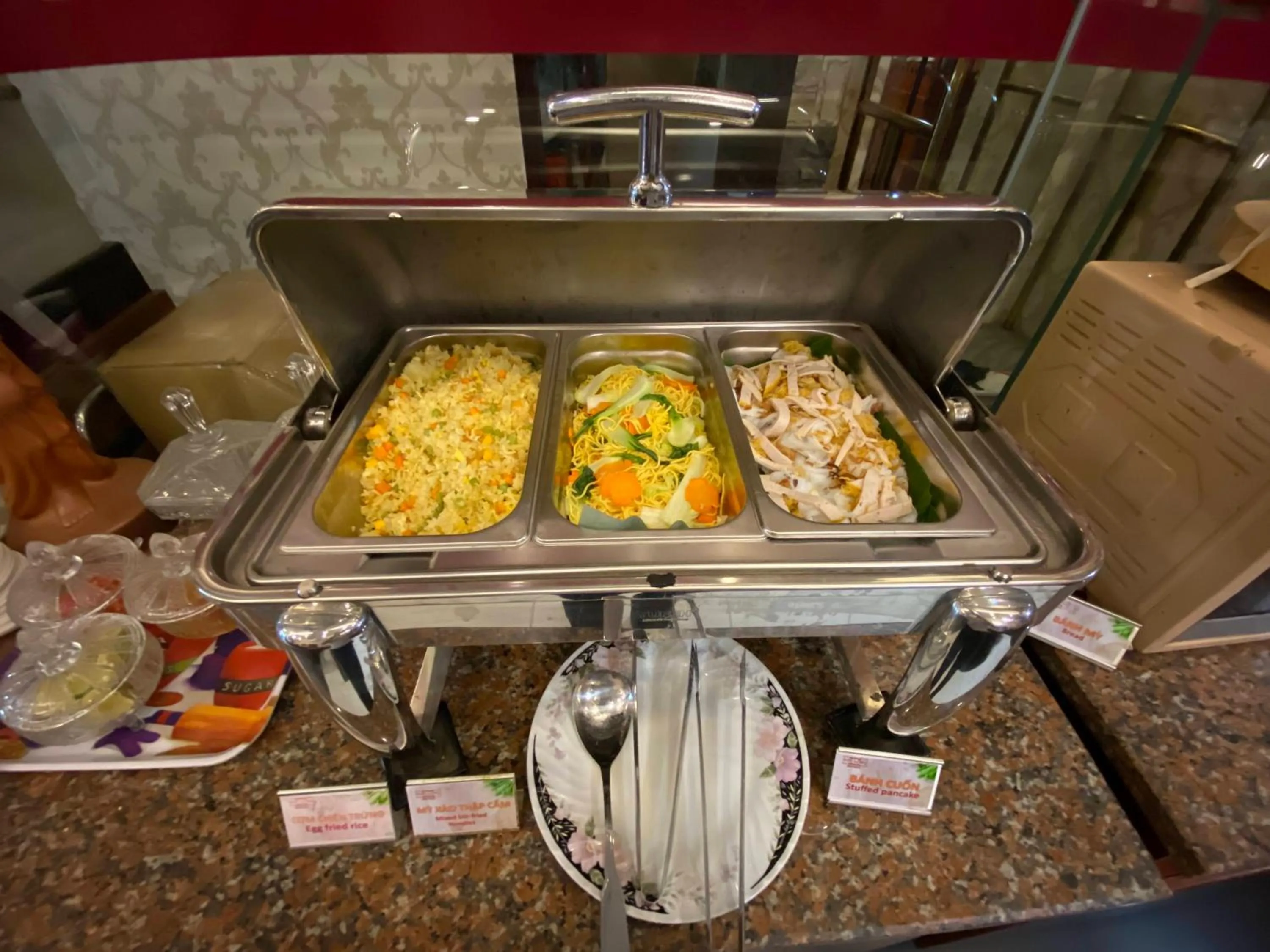 Restaurant/places to eat in Dai Long Hotel