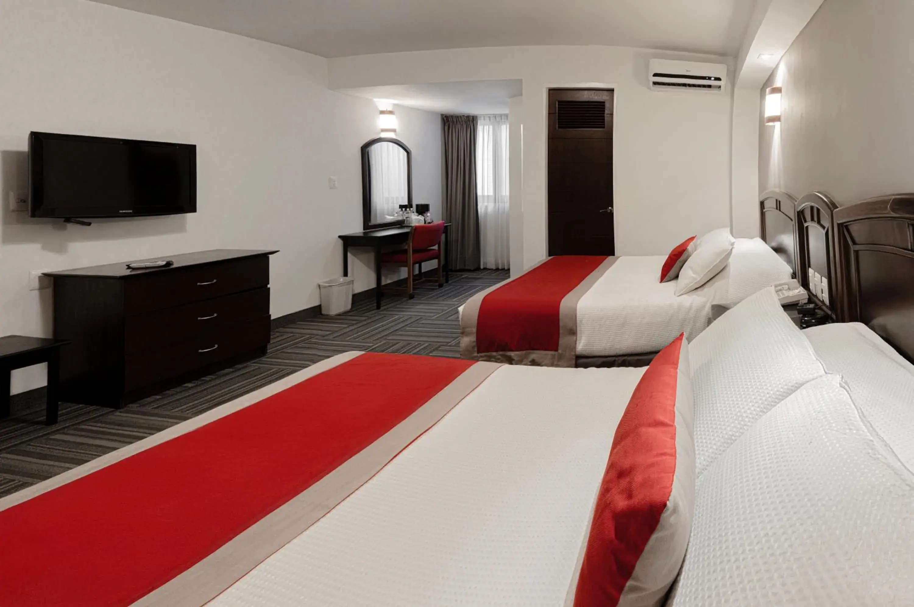 Double Room with Two Double Beds Non Smoking in Ramada Plaza by Wyndham Leon Double Room with Two Double Beds Non Smoking in Ramada Plaza by Wyndham Leon